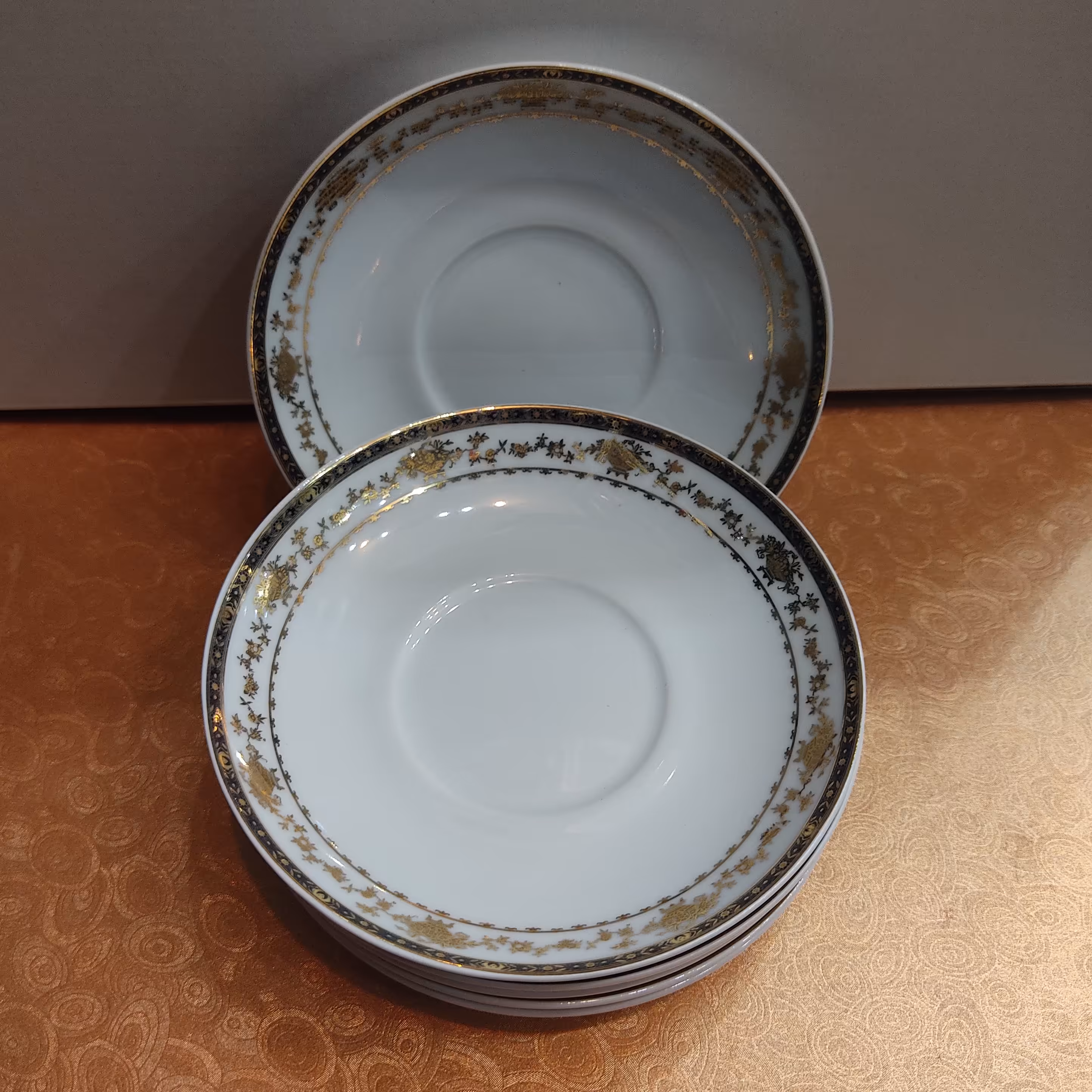 نعلبکی سایز بزرگ مقصود ، قطر نلبکی 13.5 سانتیمتر و ارتفاع 2.5 سانتیمتر ست شش تایی