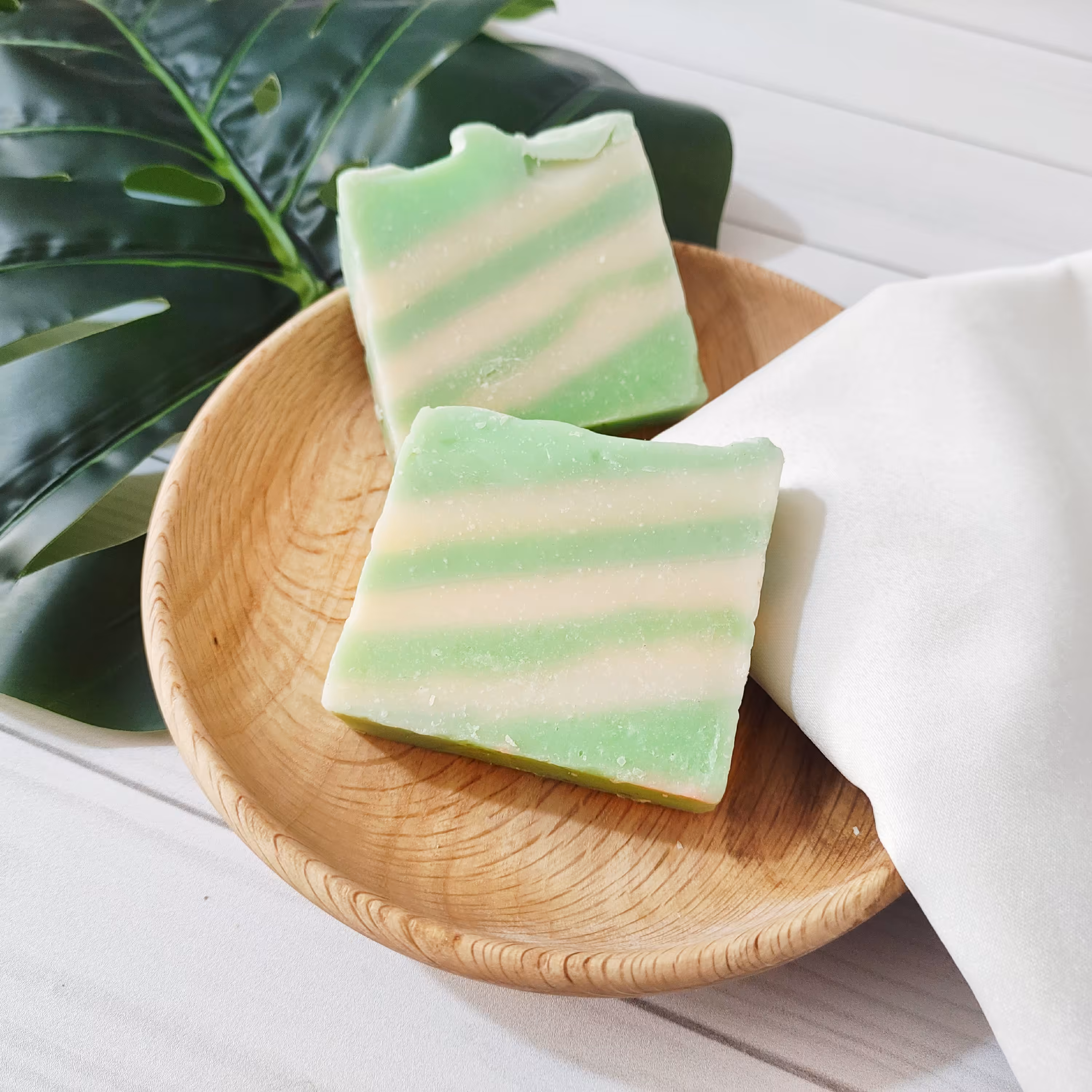 پن گیاهی (صابون) آبرسان آلوئه ورا  مخصوص پوست های خشک و حساس و معمولی