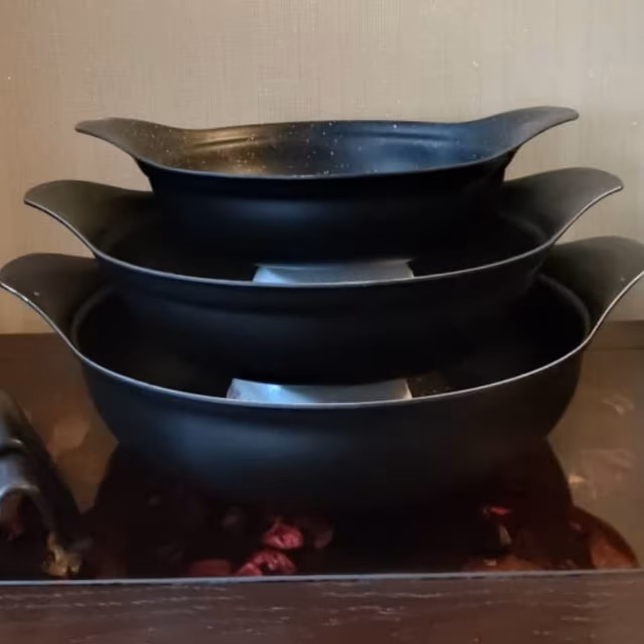 سه تابه چدن دسته سر خود مشکی و رز گلد سایز 20،24،28