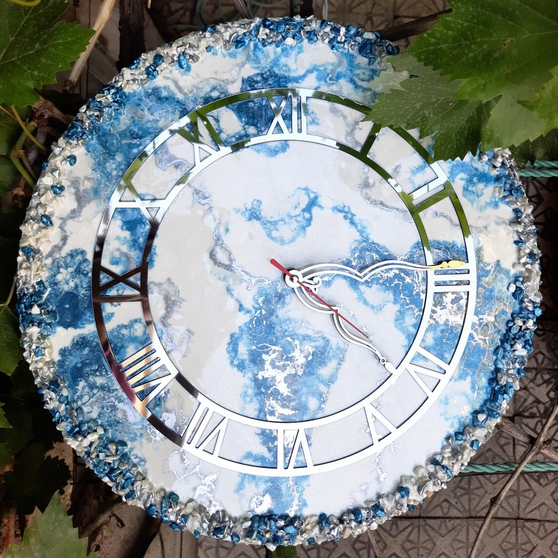 ساعت دیواری رزین طرح آبی سفید