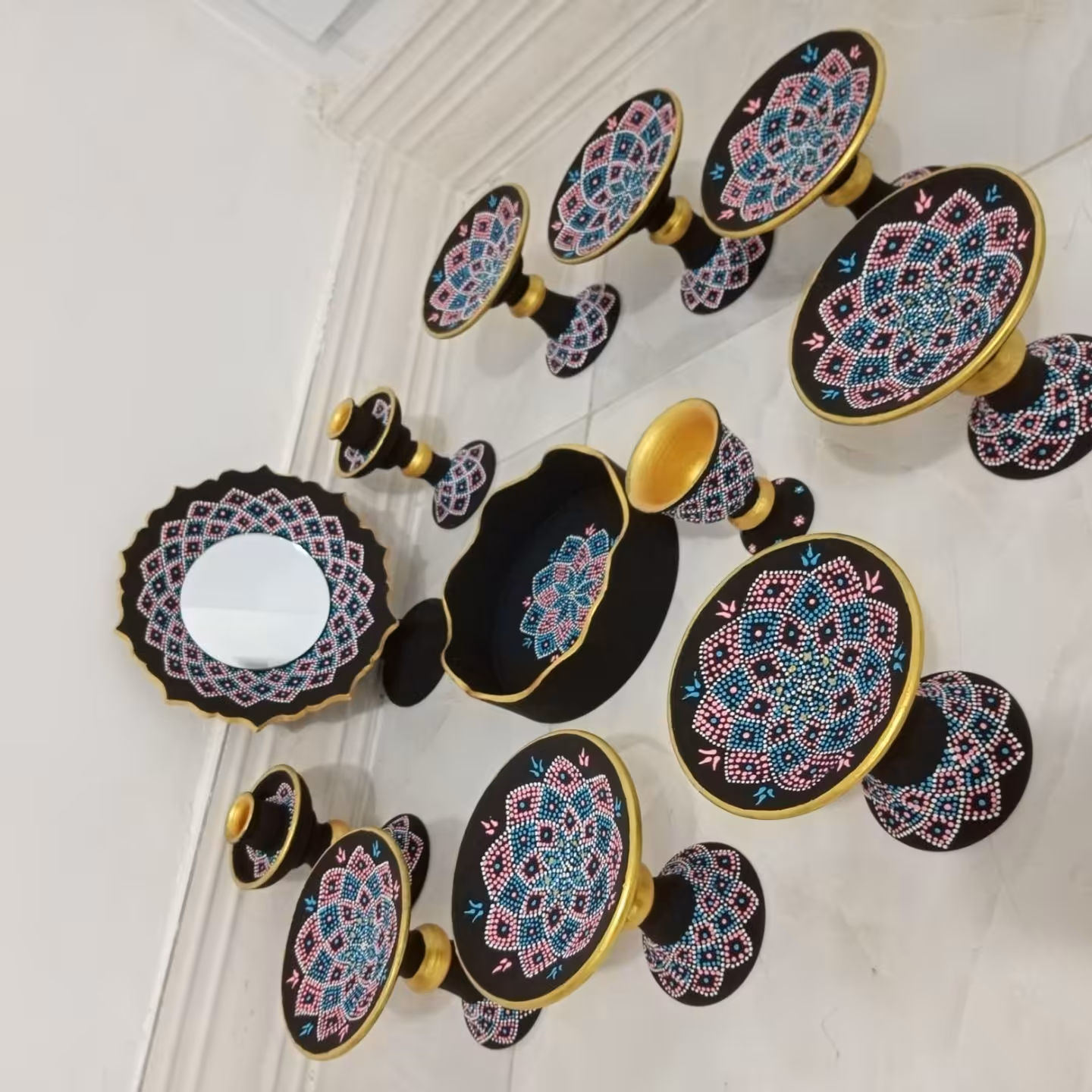 هفت سین سفالی نقطه کوبی شده،مشکی رنگ،طرحی بسیار زیبا