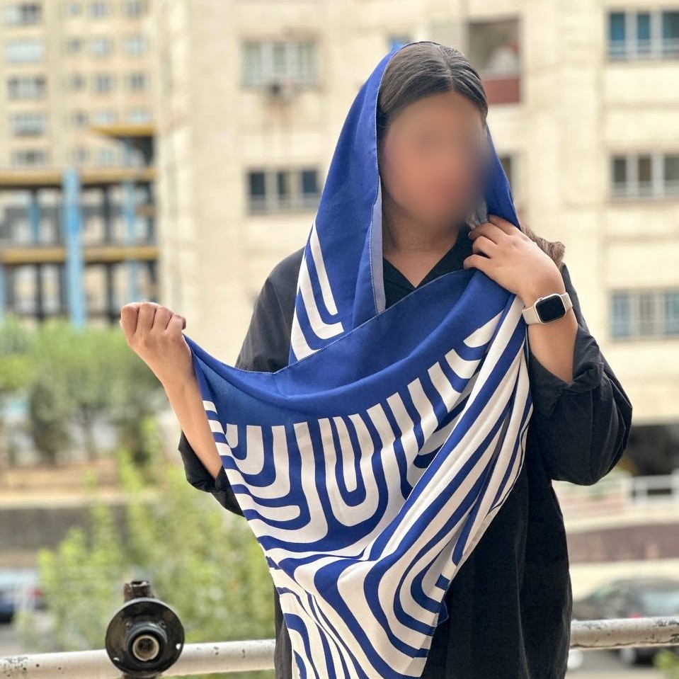 شال پاییزه نخی زنانه و دخترانه رنگ سورمه ای طرحدار پارچه کجراه با ارسال رایگان r41