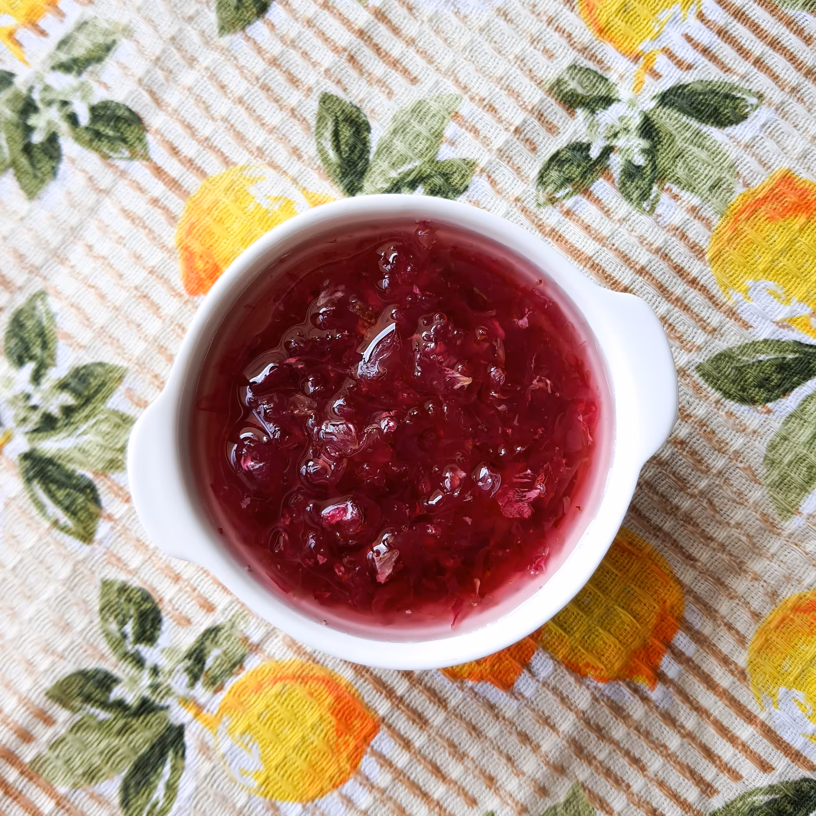 مربای گل محمدی خانگی بدون  افزودن رنگ خوراکی کاملا طبیعی و سالم در بسته بندی 1 کیلویی