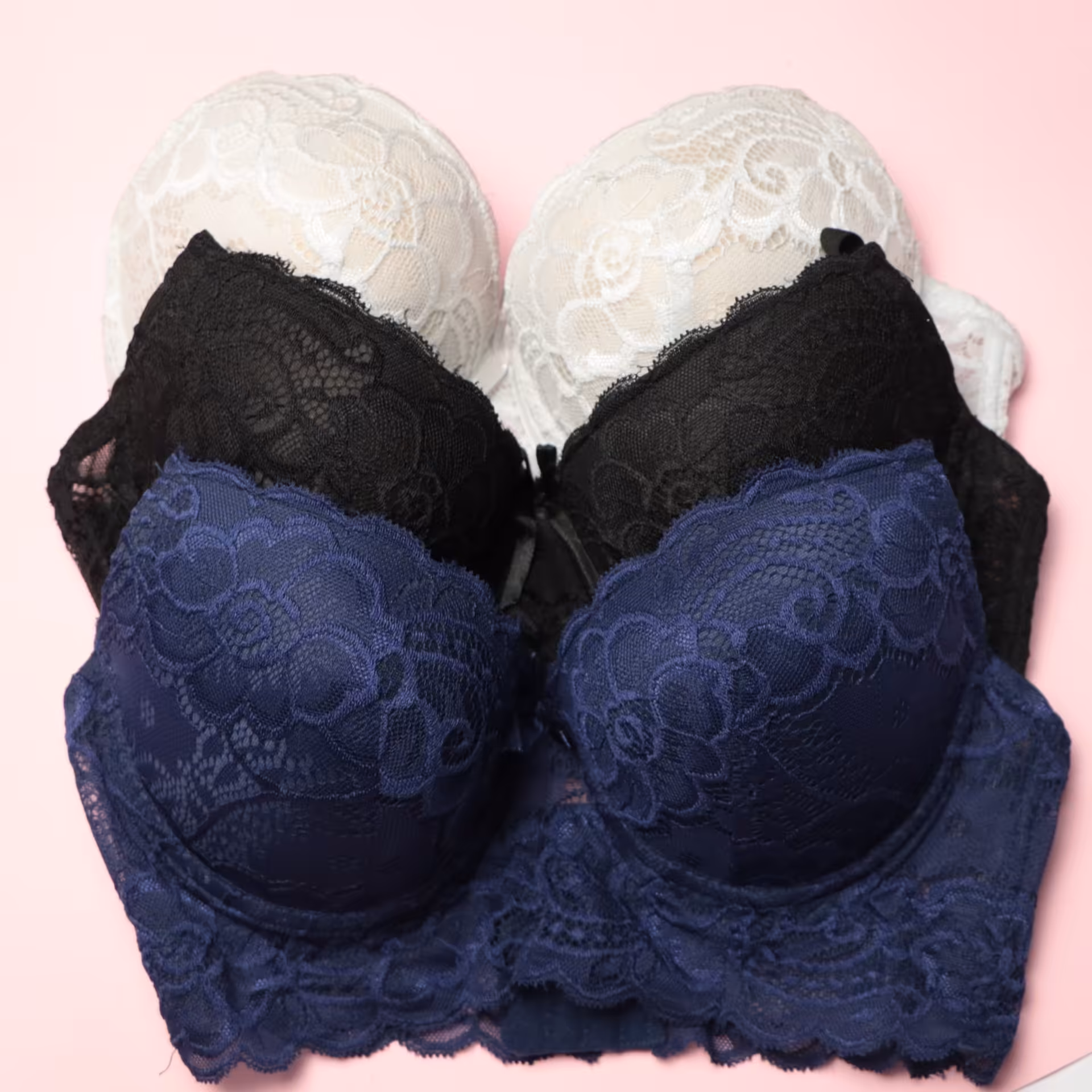 سوتین اسفنجی فنر دار  گیپور چهار غزن در دو رنگ سرمه ای و سفید 