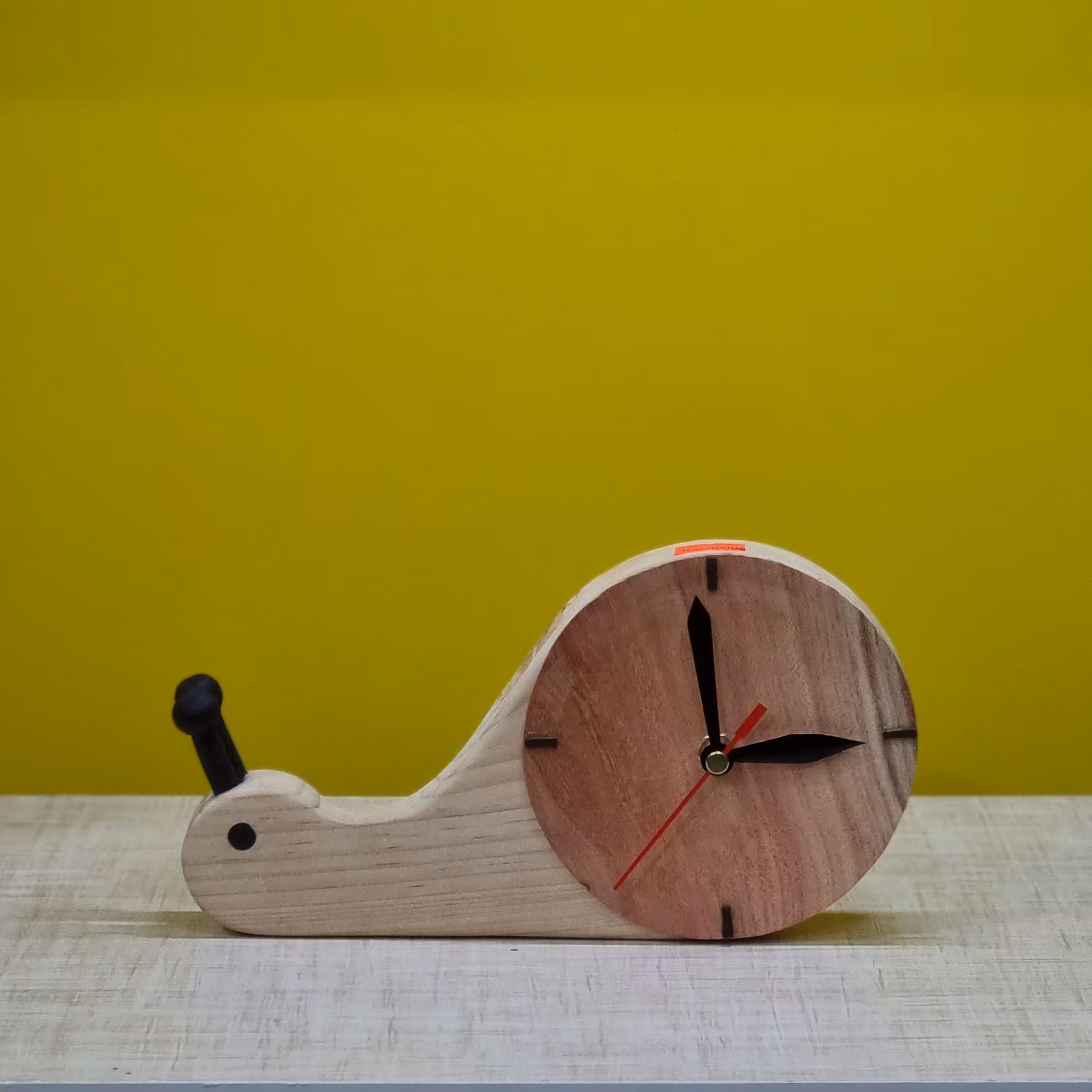 ساعت چوبی رو میزی کودک طرح حلزون