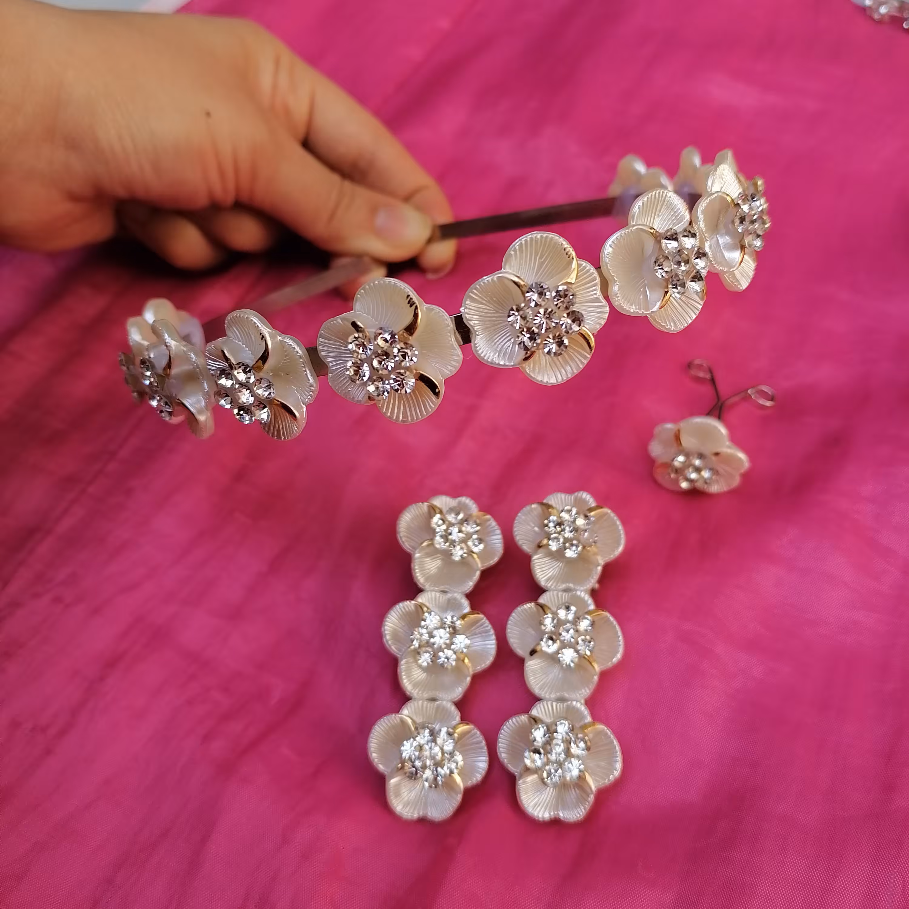 تل زنانه مجلسی نگین دارست تل وپنس وگیره روسری 