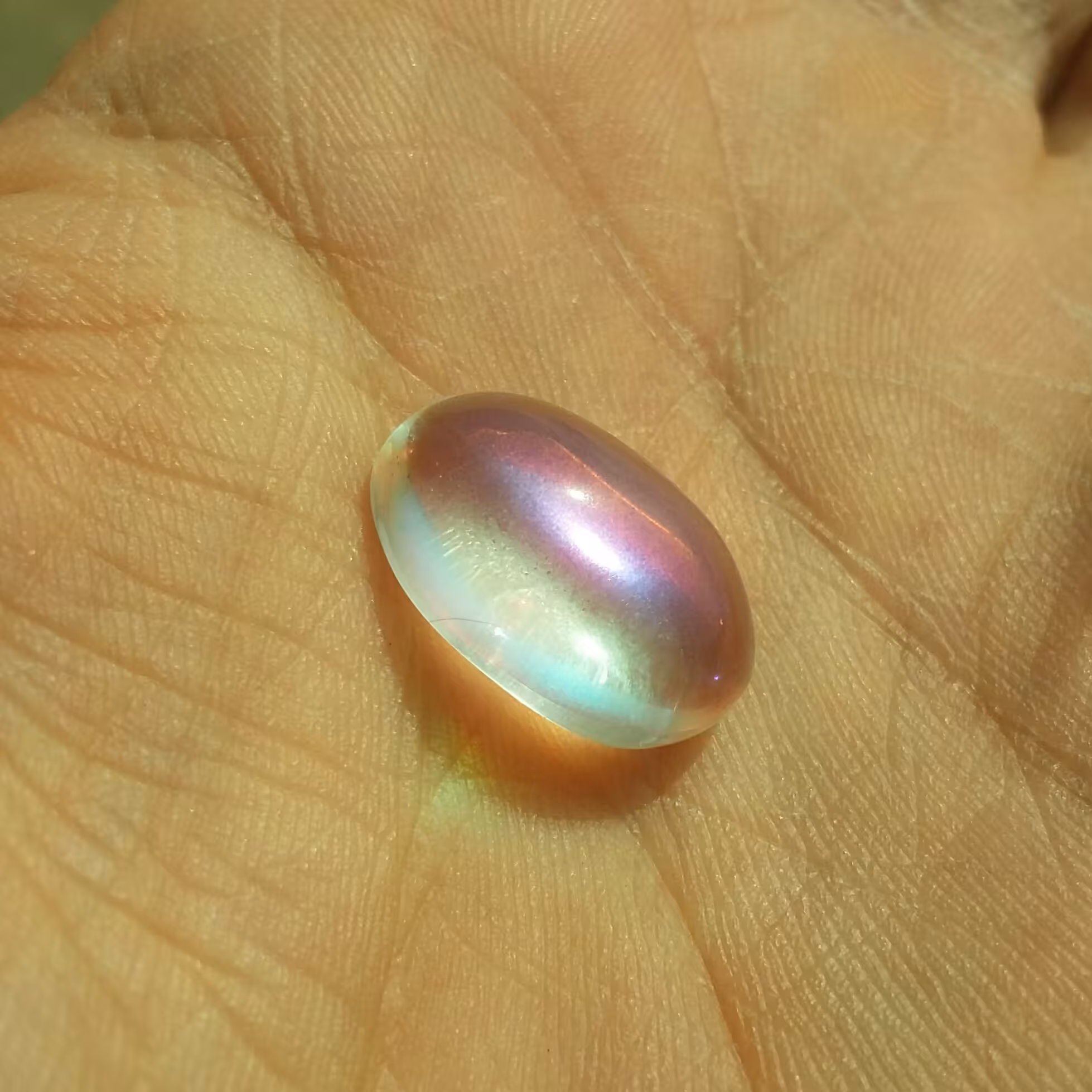 نگین اپالین با تلالو نور بی نظیرررررر خاص و تکرار نشدنی