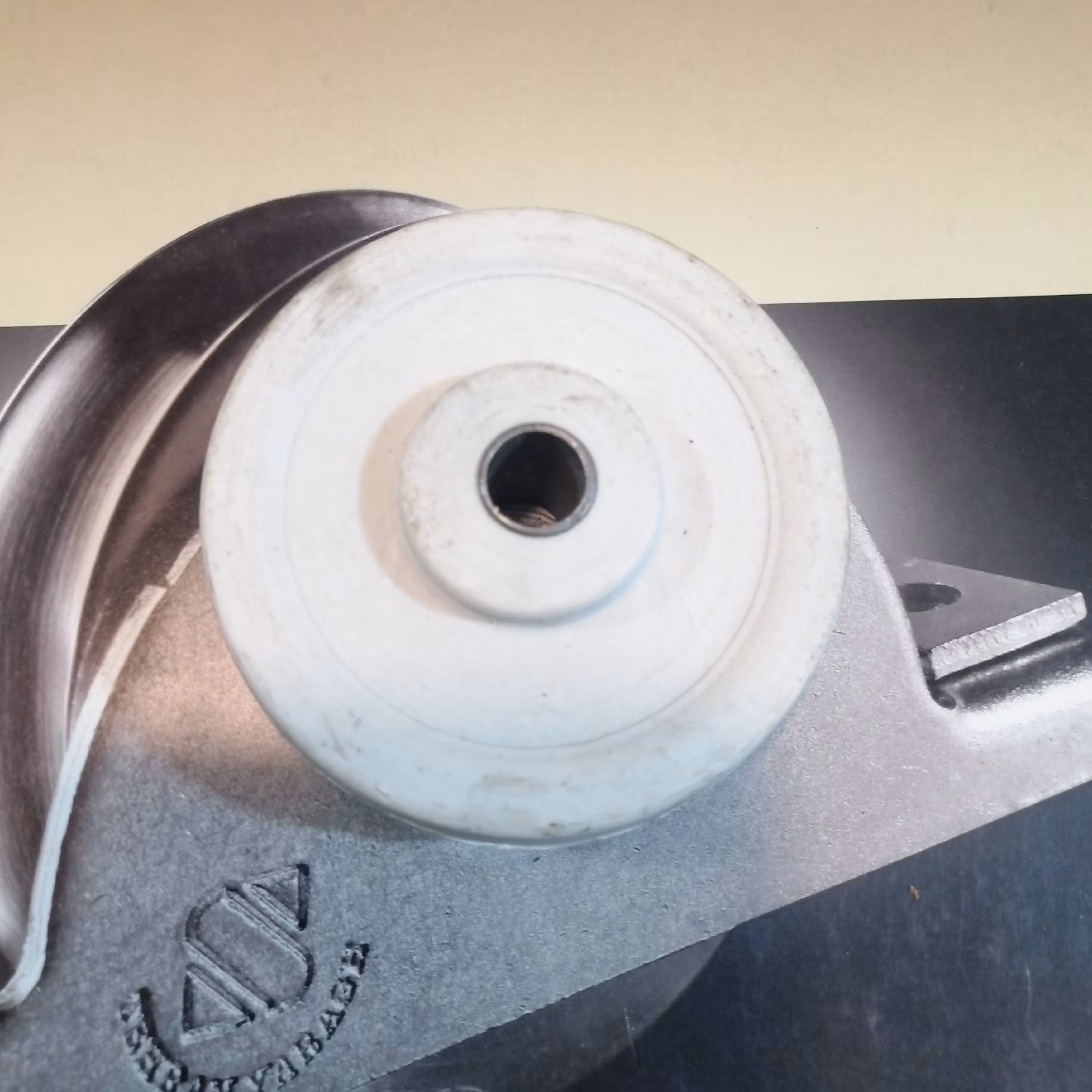 چرخ تکی 7سانت تفلون 