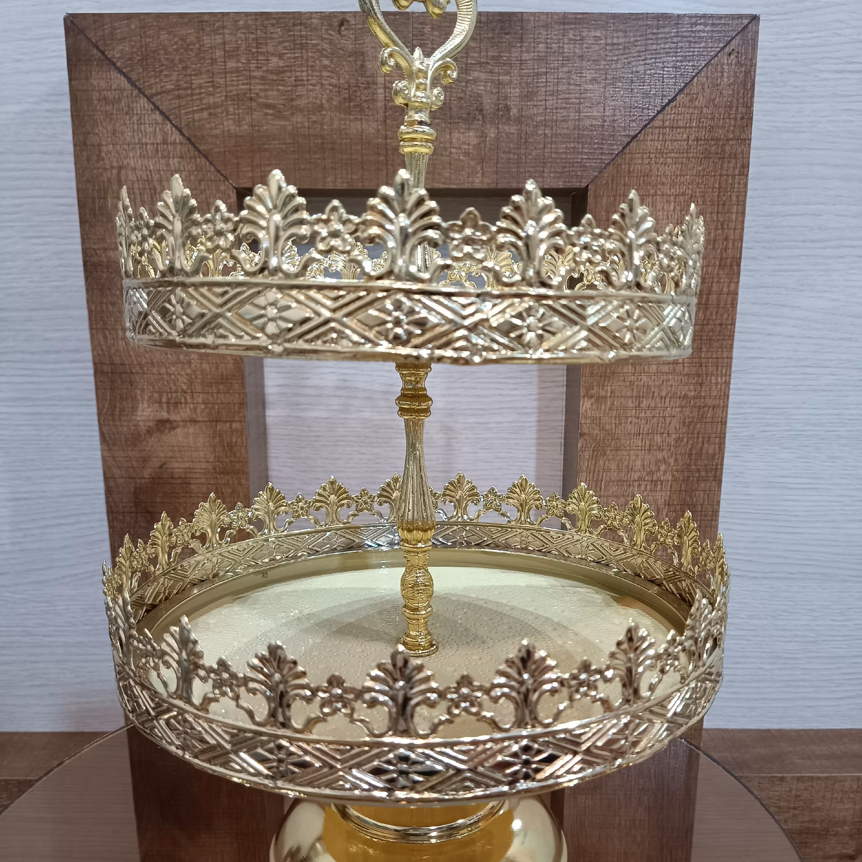 شیرینی خوری پیوتر دوطبقه طلایی تاجدار 