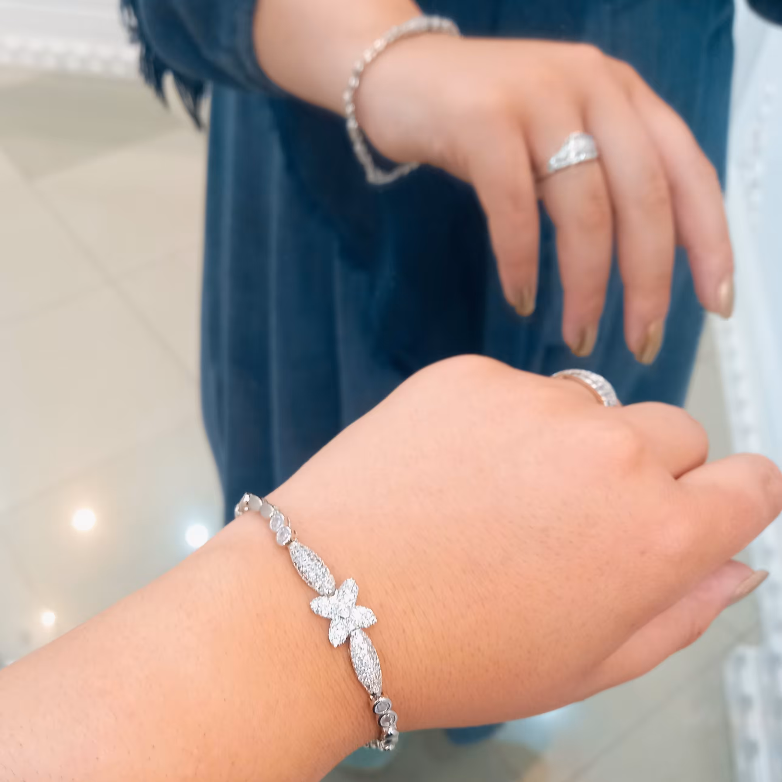 دستبند ژوپینگ  دستبند نقره ای دستبند شیک  دستبند نگین دار