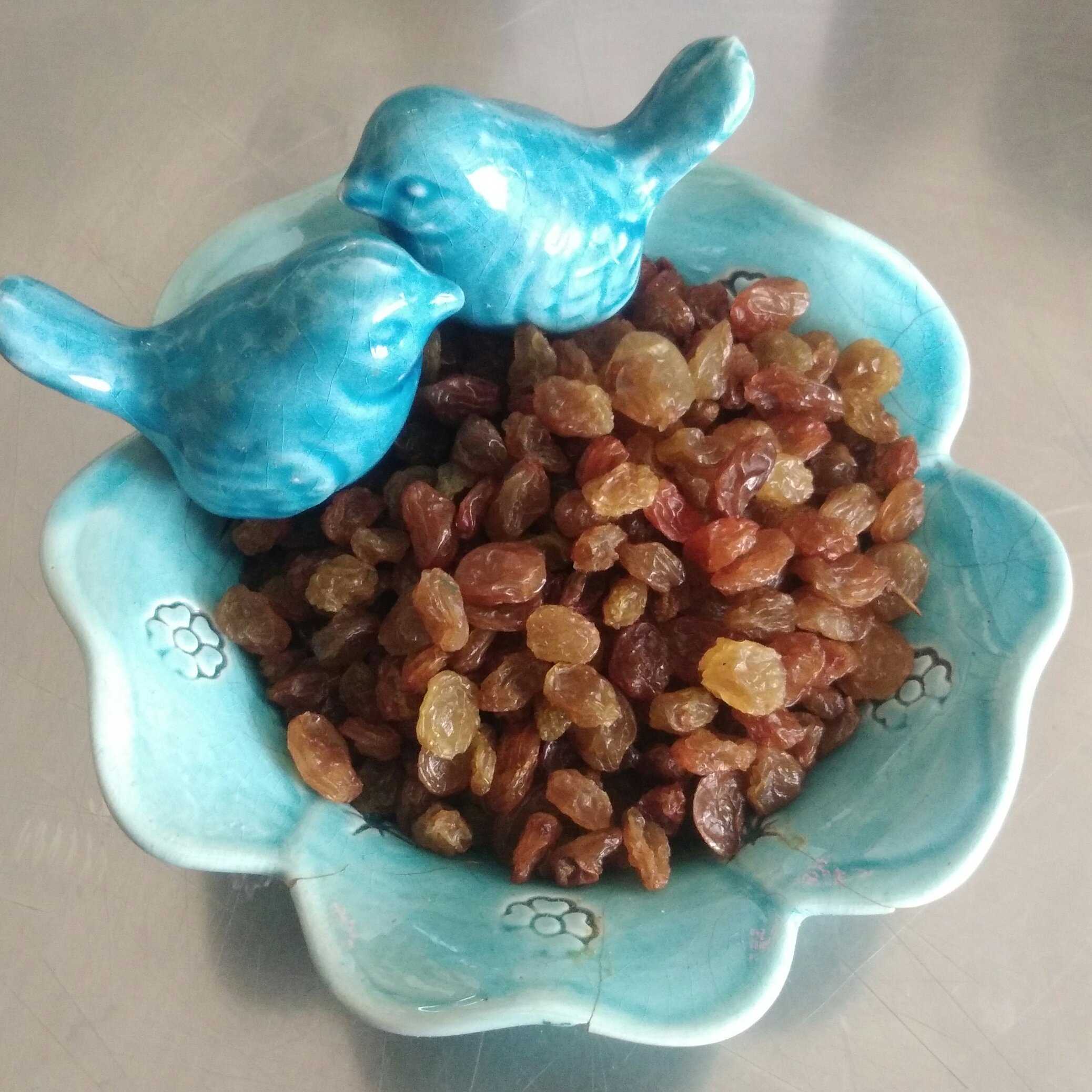 کشمش پلویی دهاتی بدون شن و چوب و کرم(نیم کیلویی)