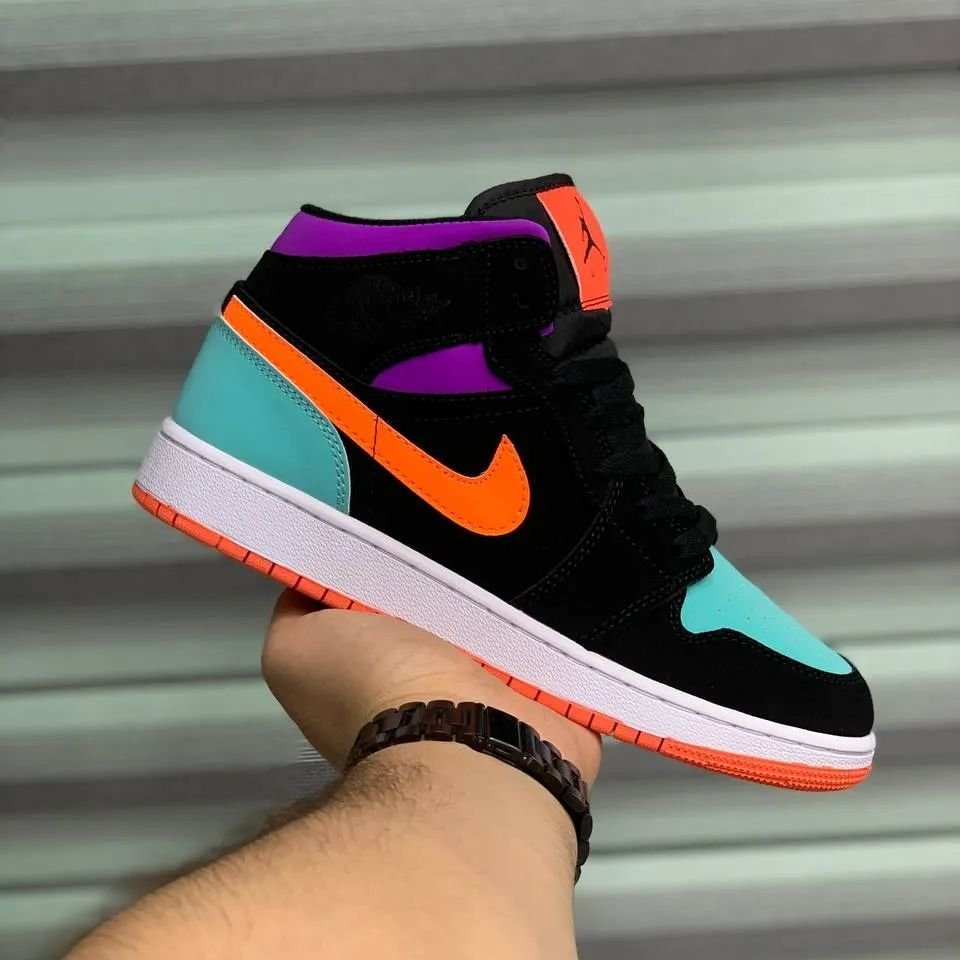 کتونی زنانه نایک جردن Nike jordan نیم بوت مشکی ویتنام اورجینال 