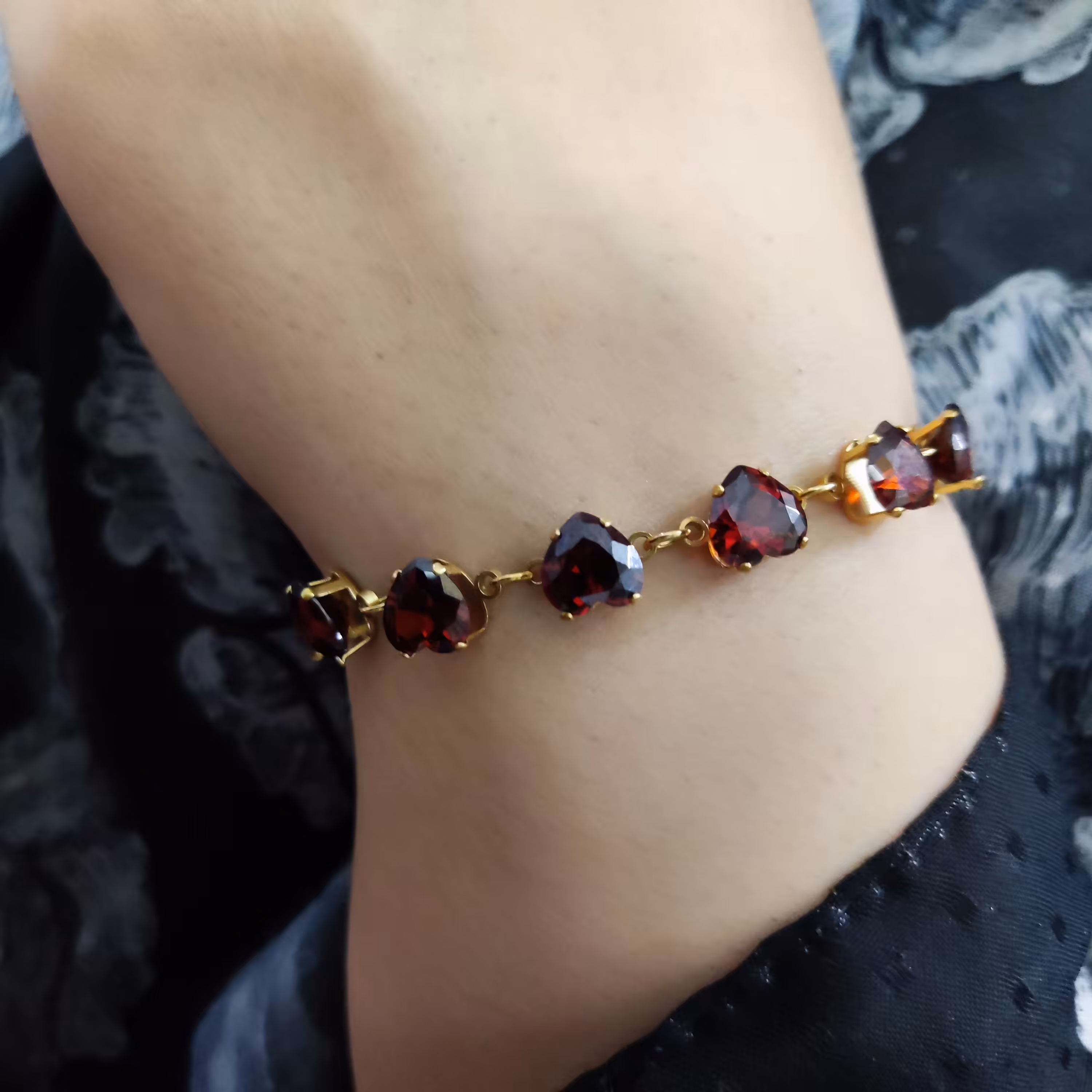 دستبند استیل نگین قلبی قرمز استیل 