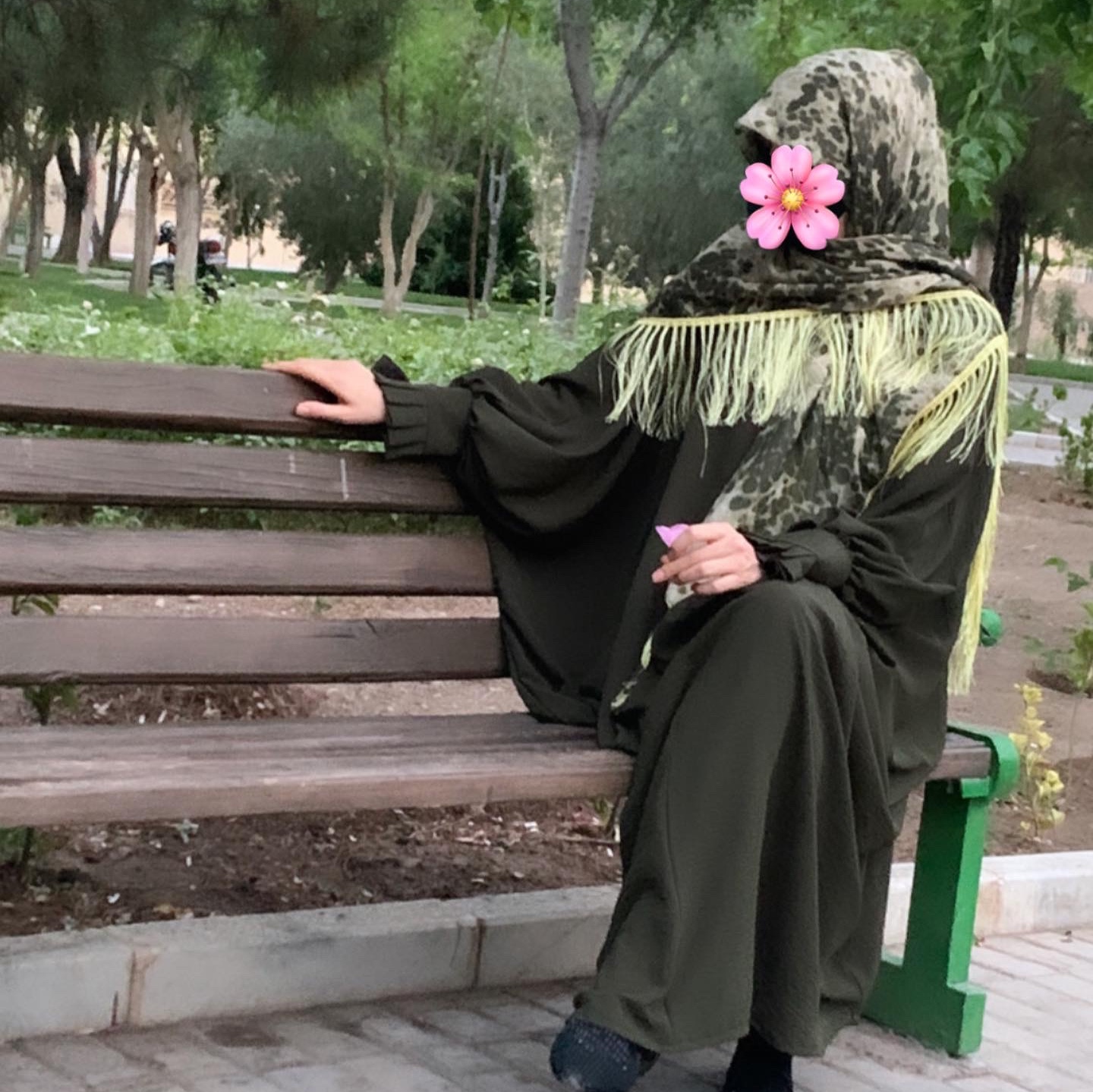 مانتو عبایی ابروبادی سبز زیتونی تیره