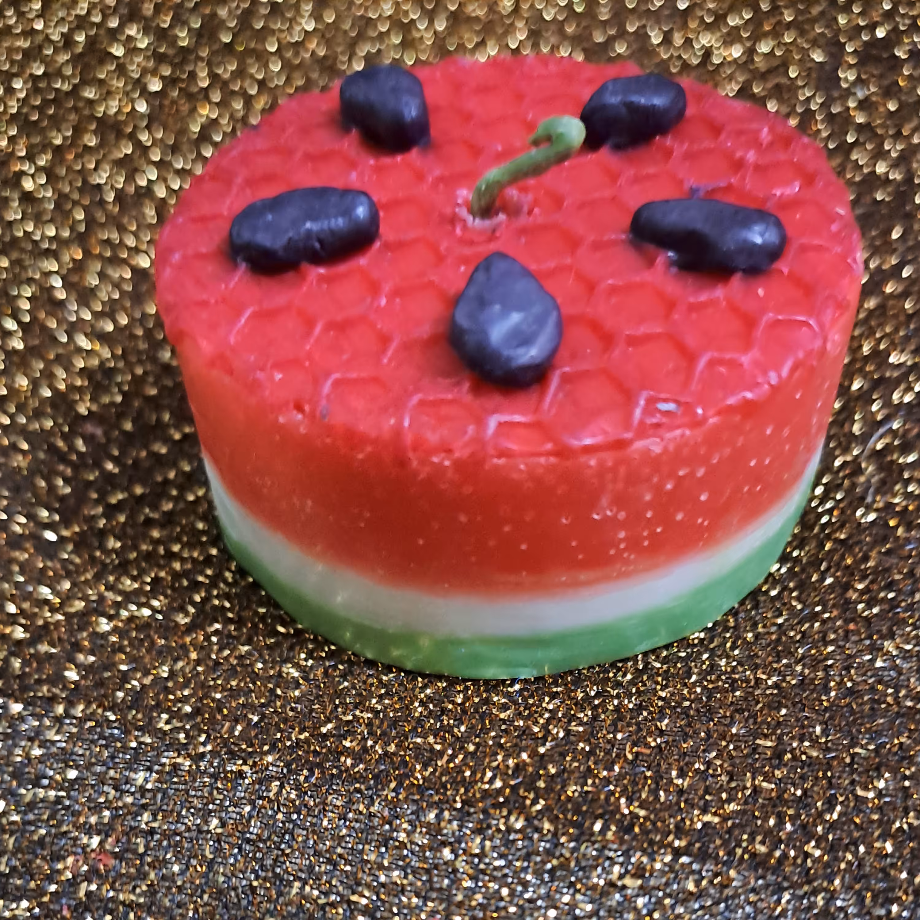 شمع هندوانه  . دست ساز . 38 گرم .ارتفاع 3 قطر 5. سوخت حداکثر 5 ساعت . پک  5 عددی 