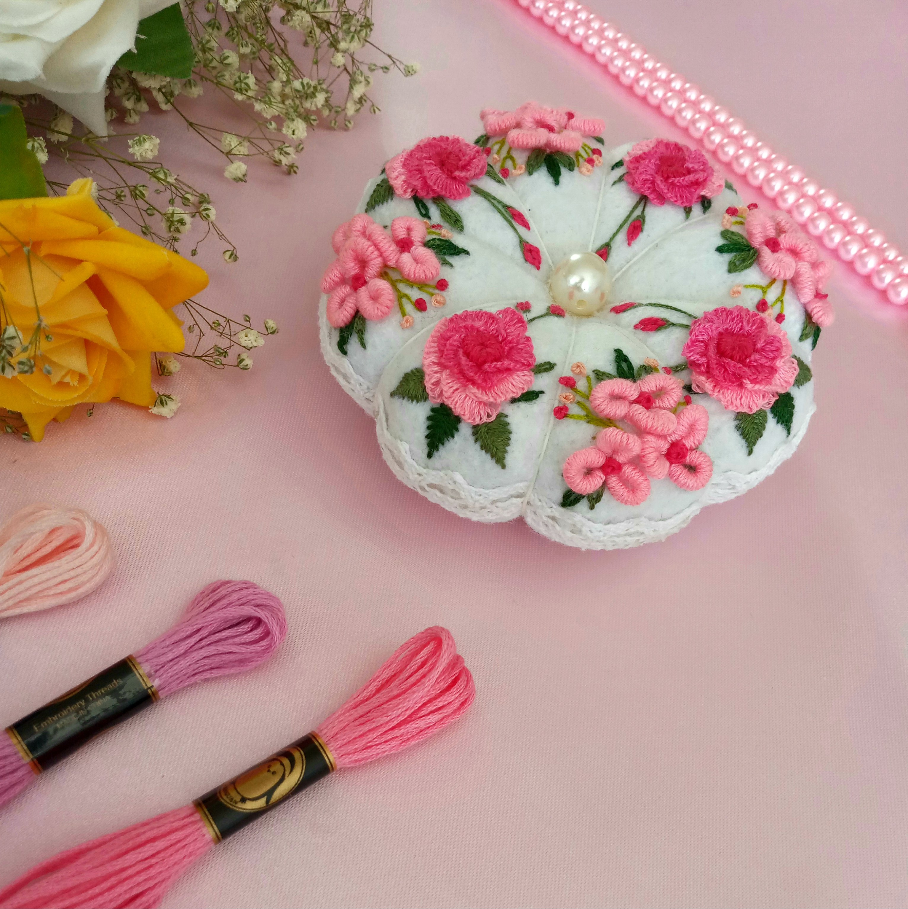 جاسوزنی گلدوزی شده