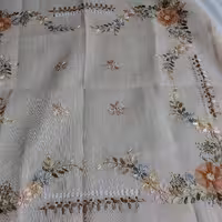 رومیزی  ربان دوزی  گیپور کنفی کار دست خارجی 83در83همراه با جعبه دستمال کاغذی