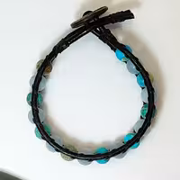 دستبند سنگ اصل فیروزه و آکوامارین با بند چرمی و قفل قابل تنطیم