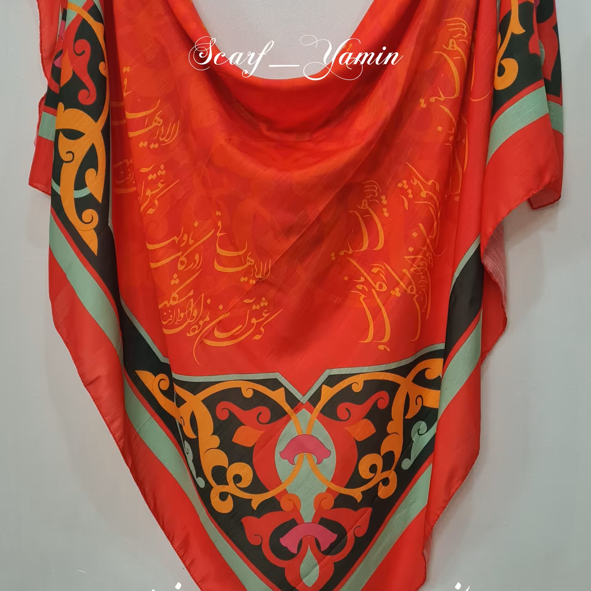 روسری یلدایی نخی رنگ قرمز قواره 140 دور دوخت