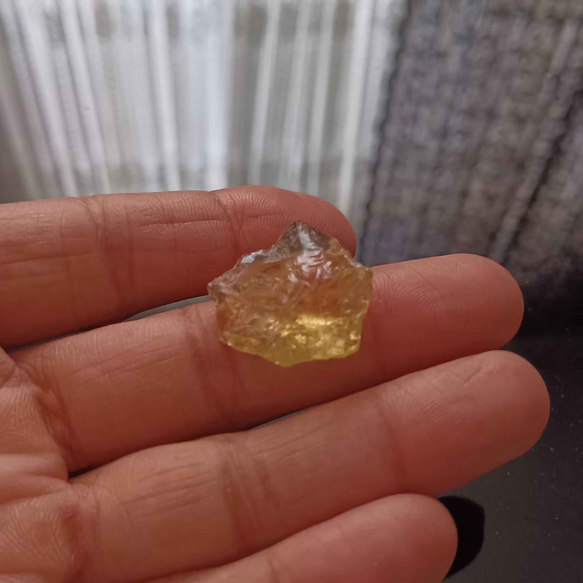 سنگ راف سیترین اصل و معدنی مناسب برای ساخت آویز سنگ ماه تولد و تراش برای نگین 