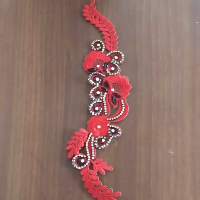 اپلیکه قرمز 1 عدد