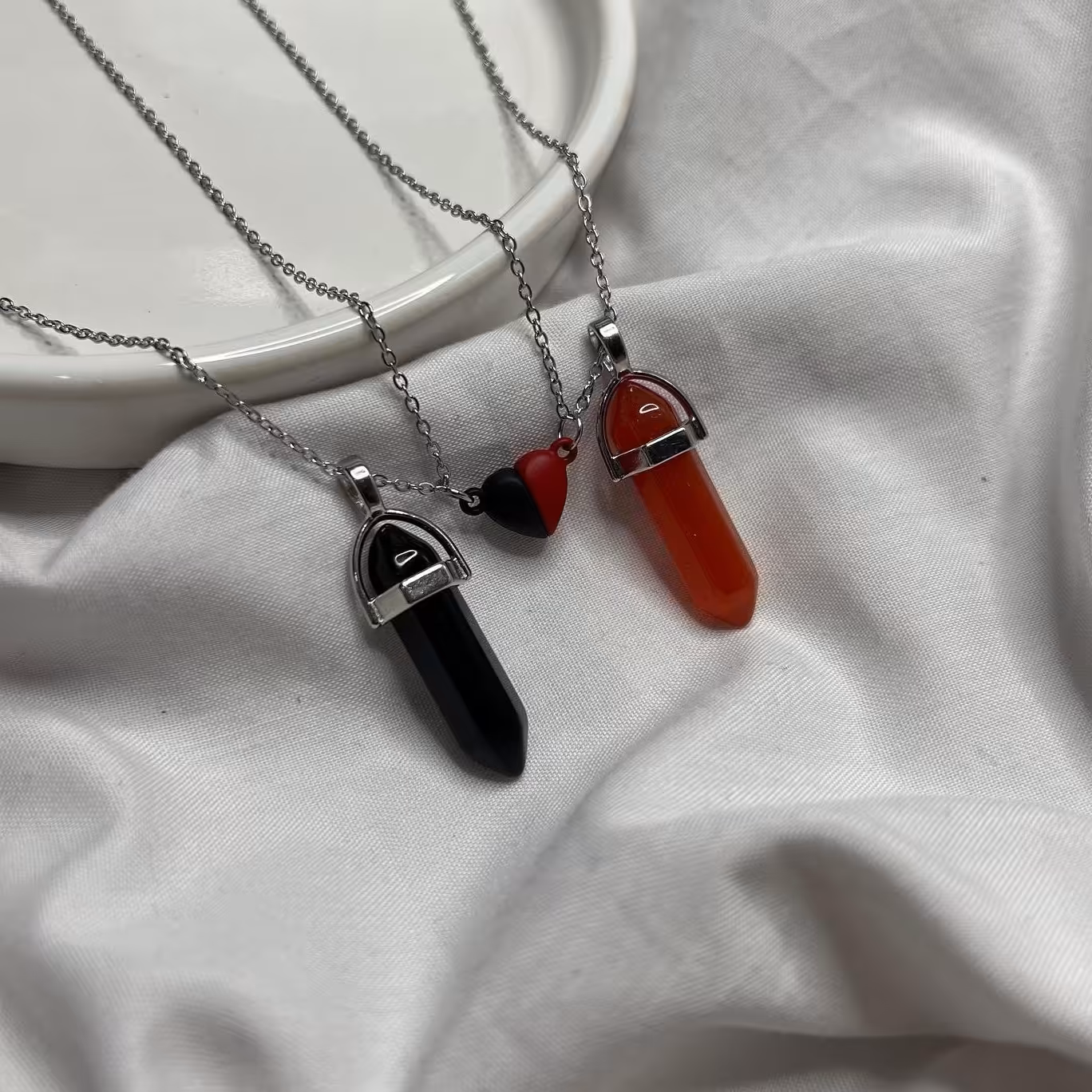 گردنبند منشور ست استیل با مگنت قلب با منشور های رنگی 