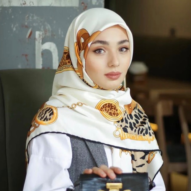 روسری ابریشم توییل طرح پلنگی دست دوز قواره 140