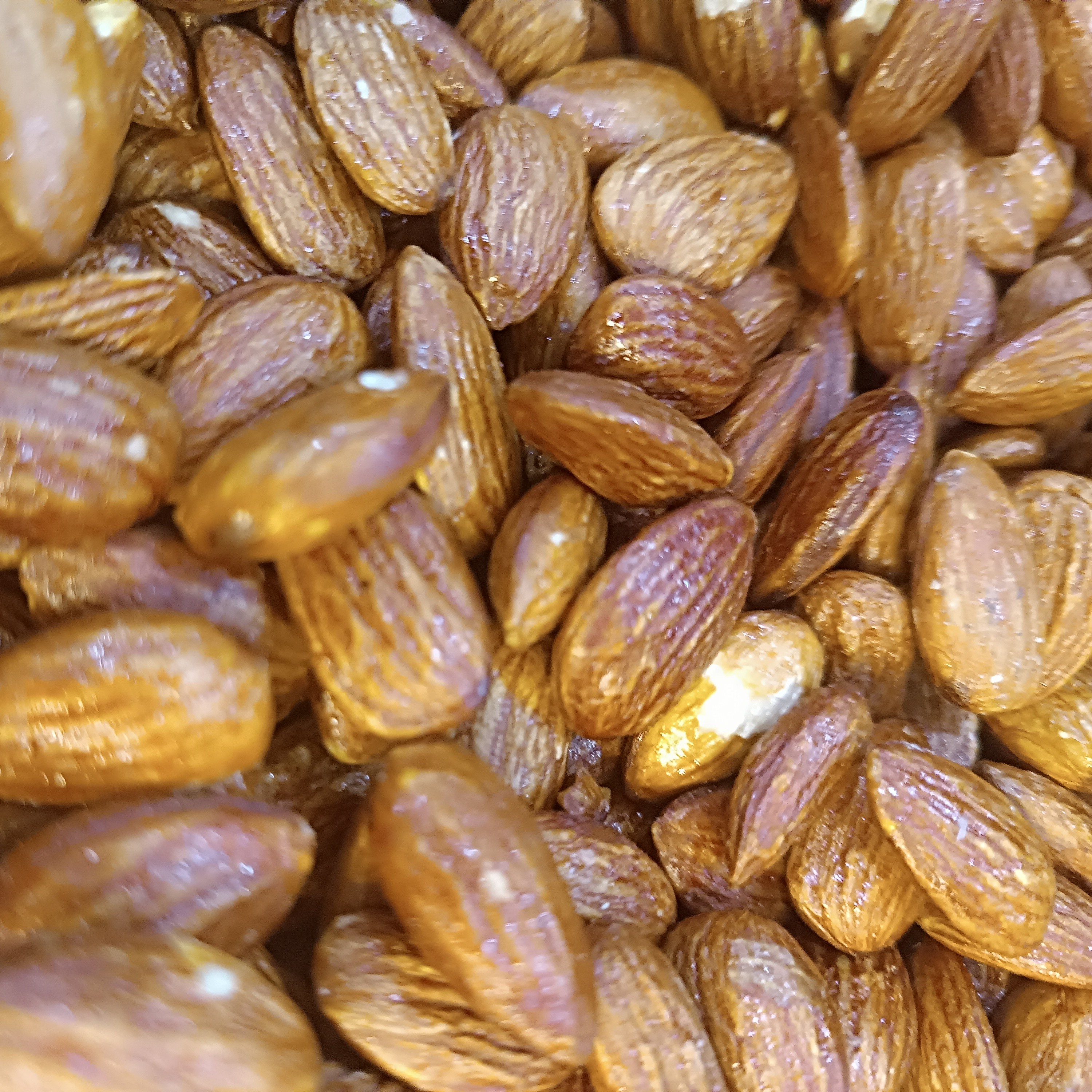 مغز بادام بوداده توسط غرفه شهر آجیل