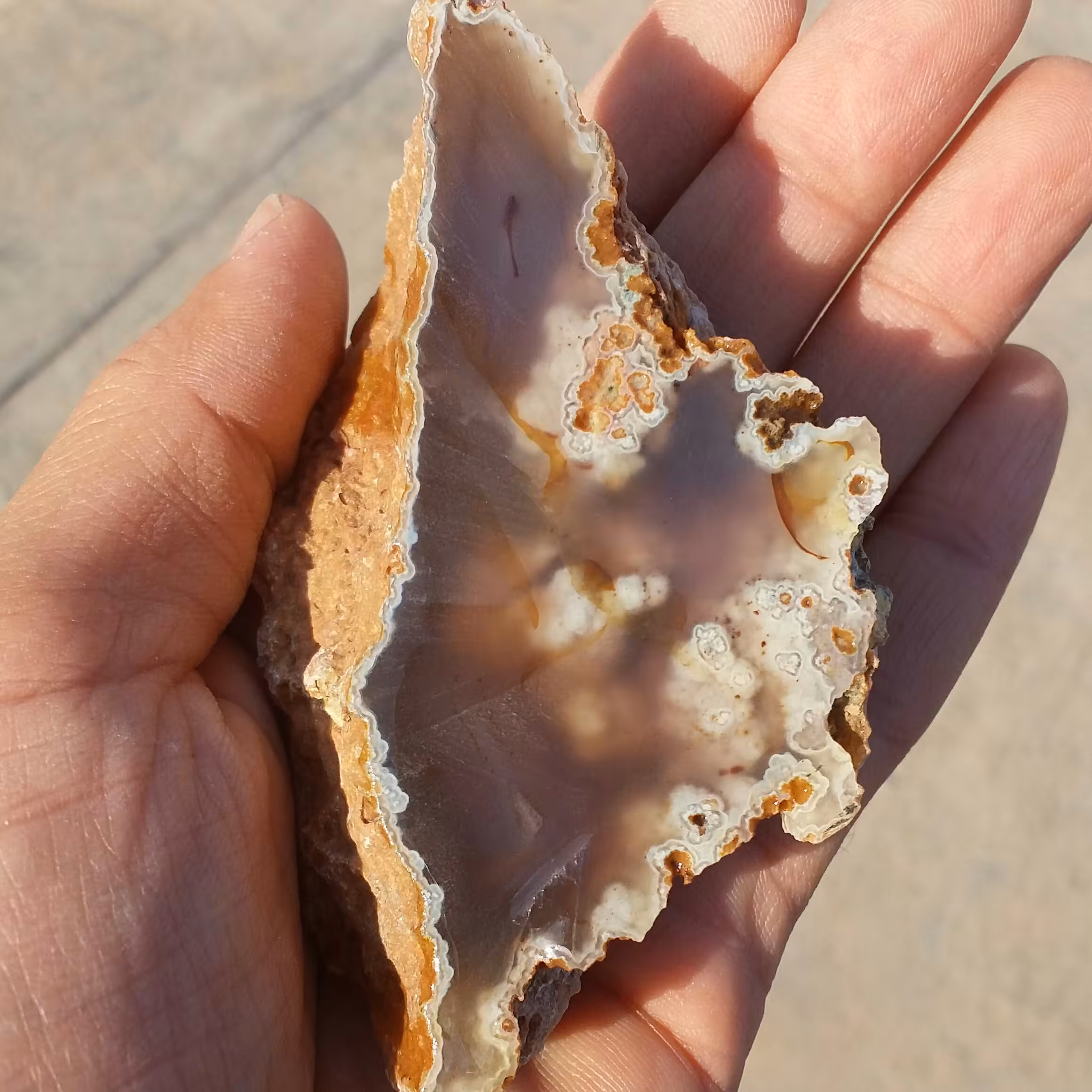 اسلایس سنگ راف عقیق خرمایی عسلی شکوفه طرح دار شاهکار خلقت کاملا طبیعی
با قابلیت ساخت چند نگین قیمتی
تابلو نقاشی طبیعی
