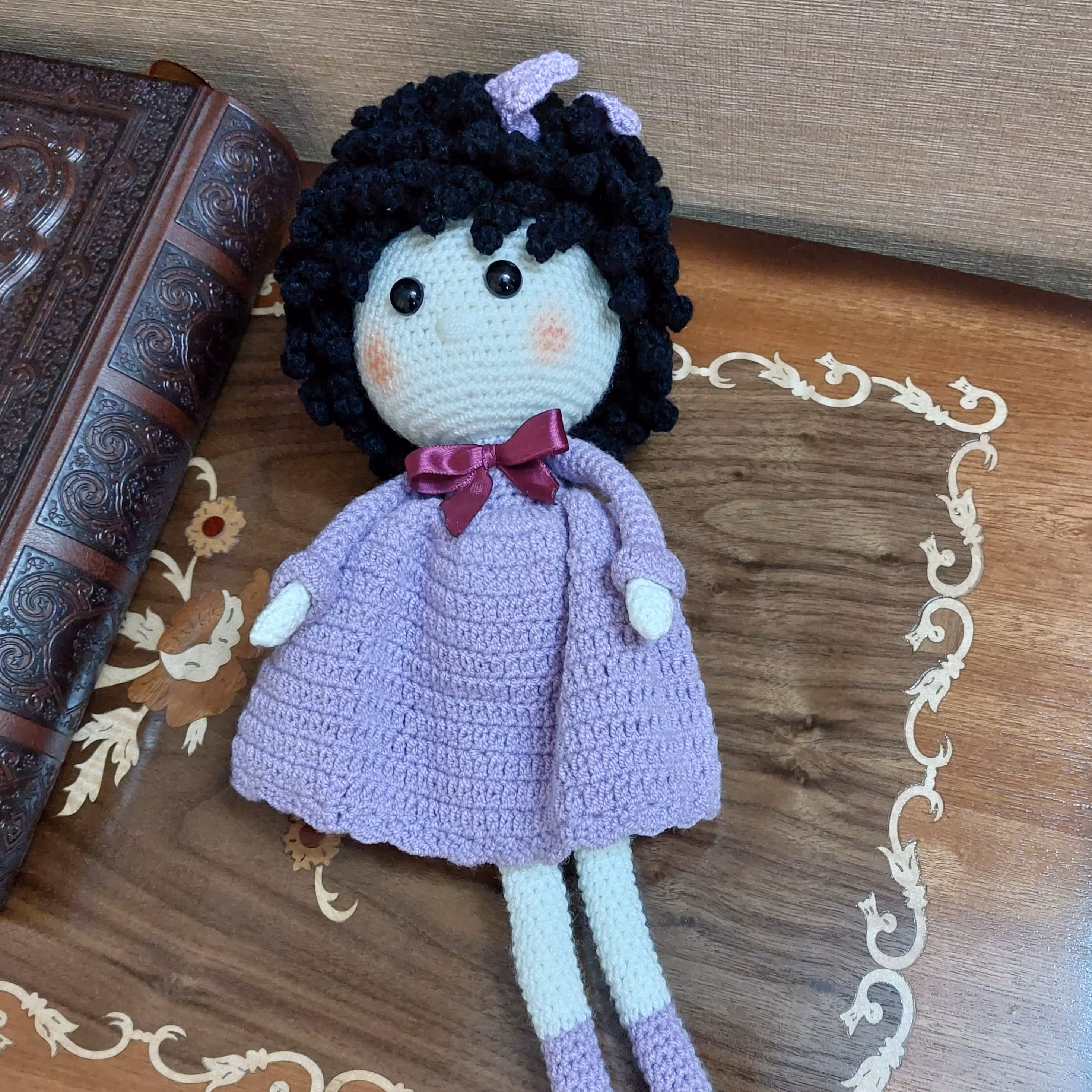 عروسک دستبافت دختر موفرفری قد 36سانت بافته شده با نخ مرغوب 