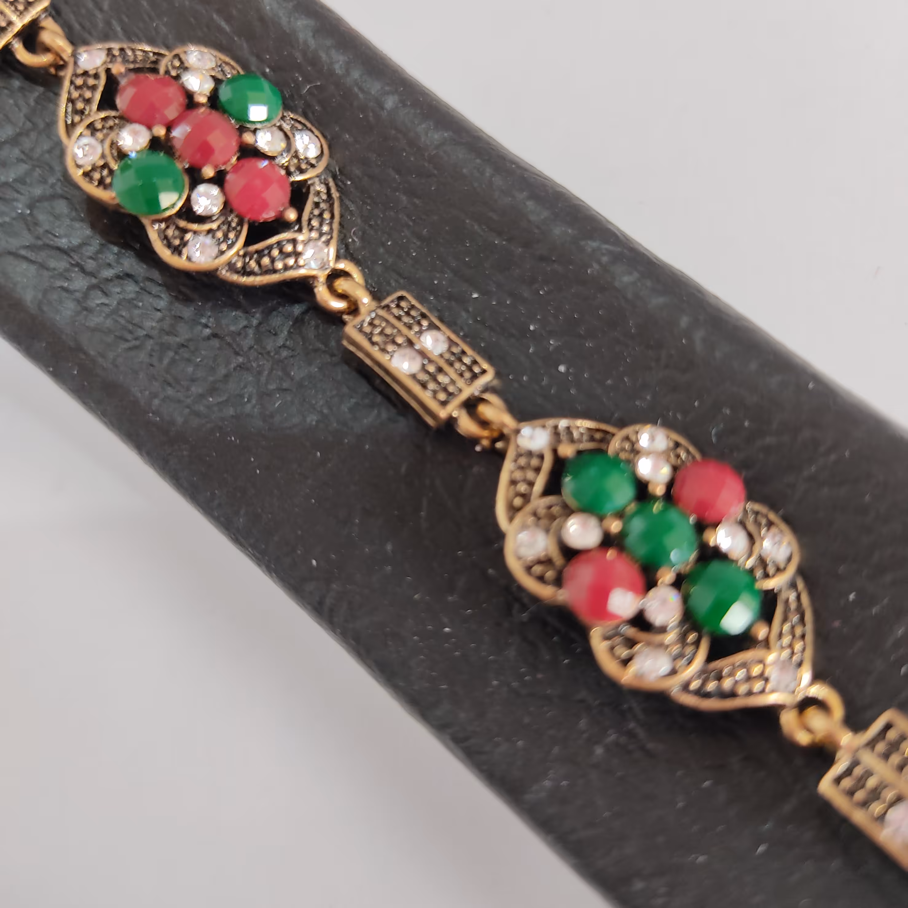 دستبند‌ سنتی