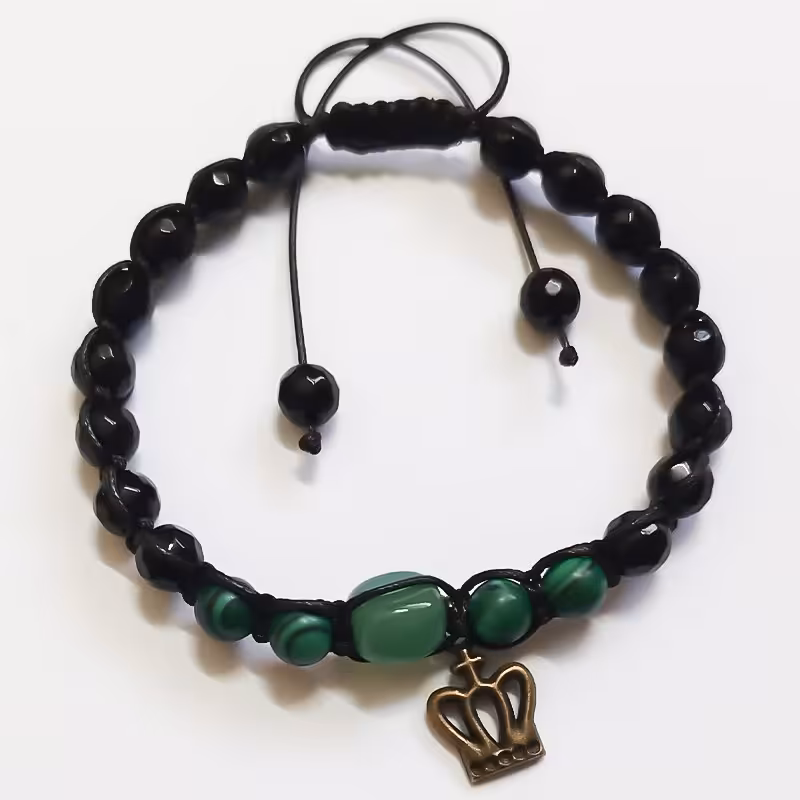 دستبند سنگی مدل تیارا ساخته شده از سنگ های طبیعی و آویز تاج برنز 