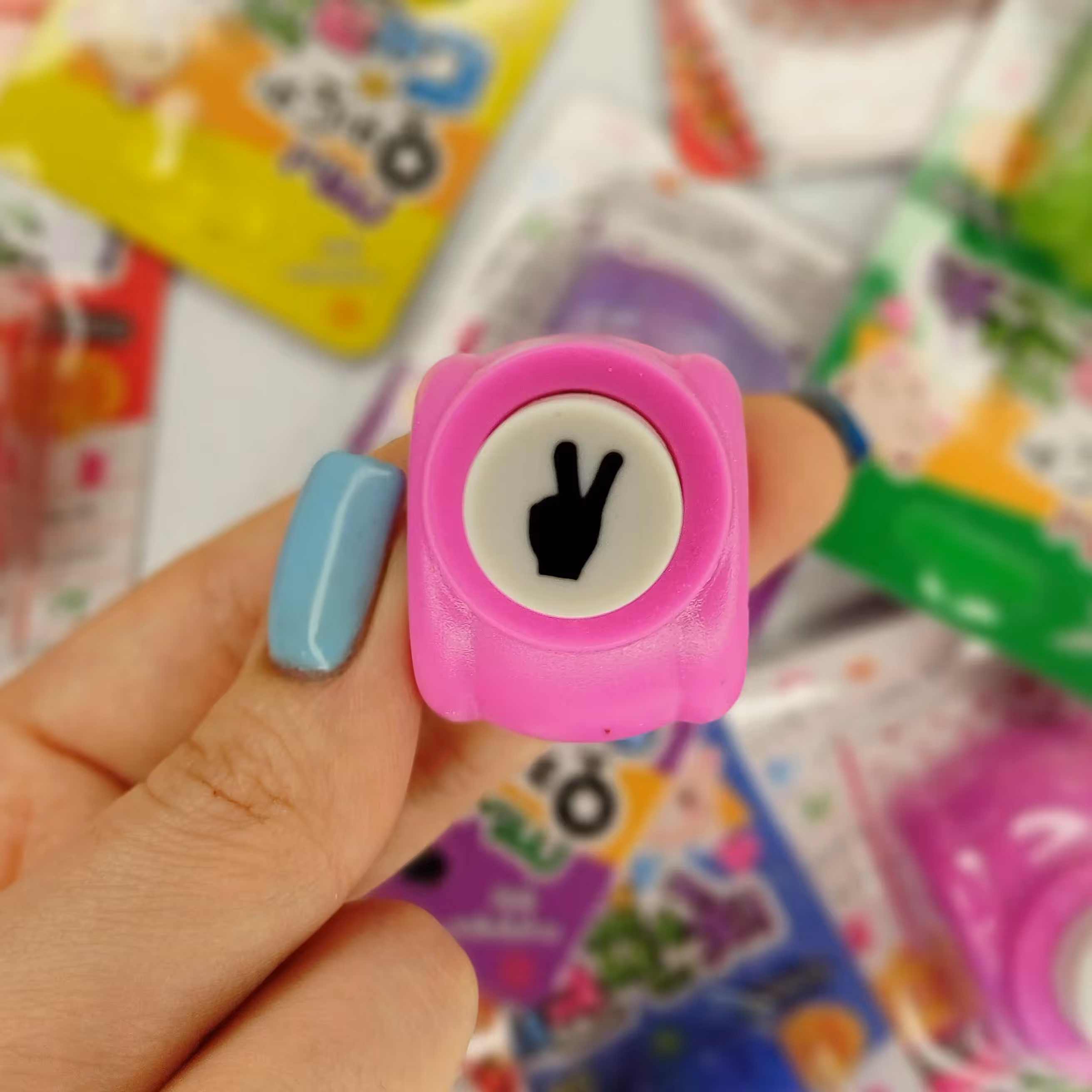 دستگاه پانچ  فانتزی و سایز  کوچک در طرح های متنوع