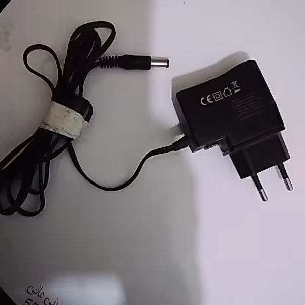 شارژر کارت خوان یا لوازمی که با برق 5 والت و یک آمپر کار میکنه
