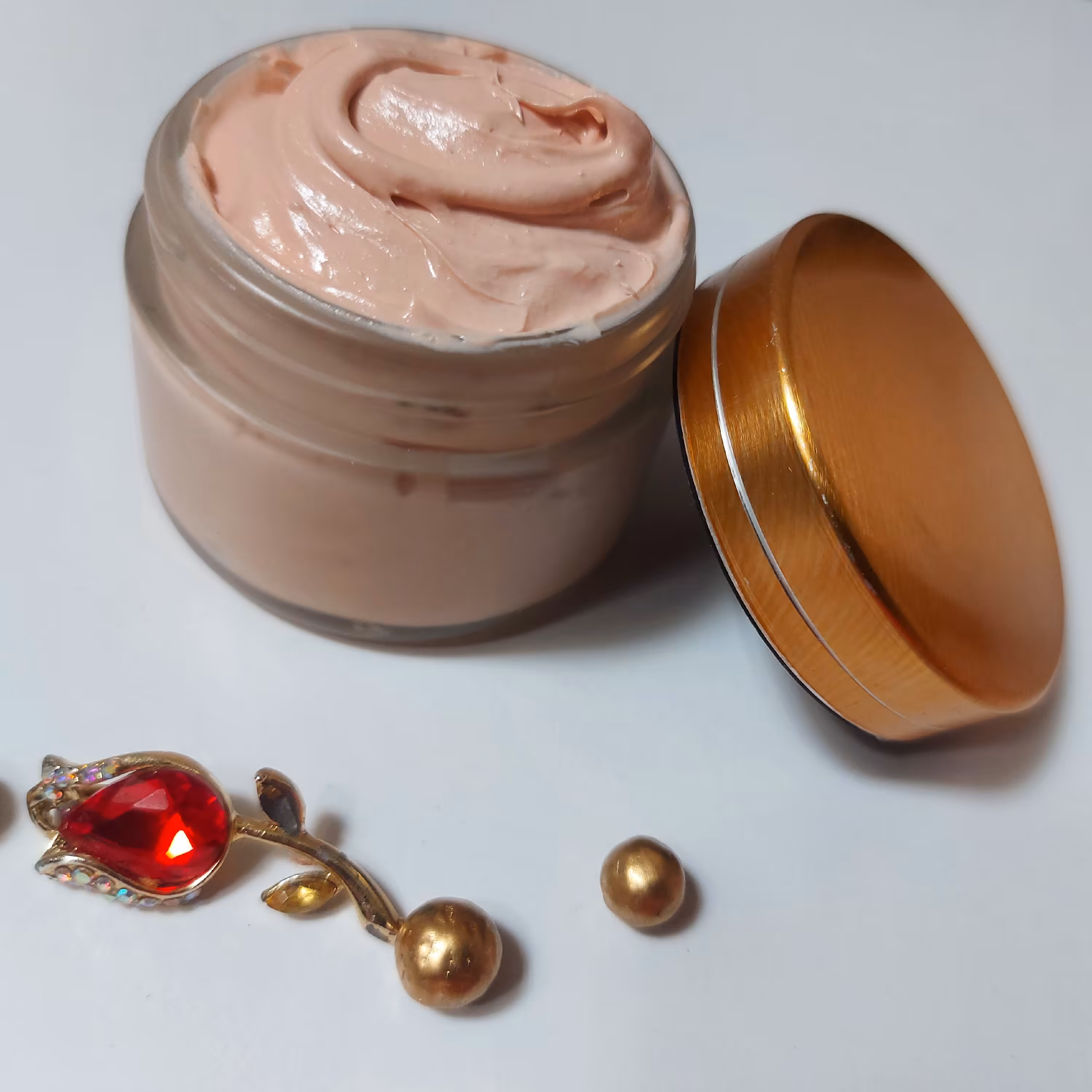 کرم  آبرسان و جوانساز  ملکه 