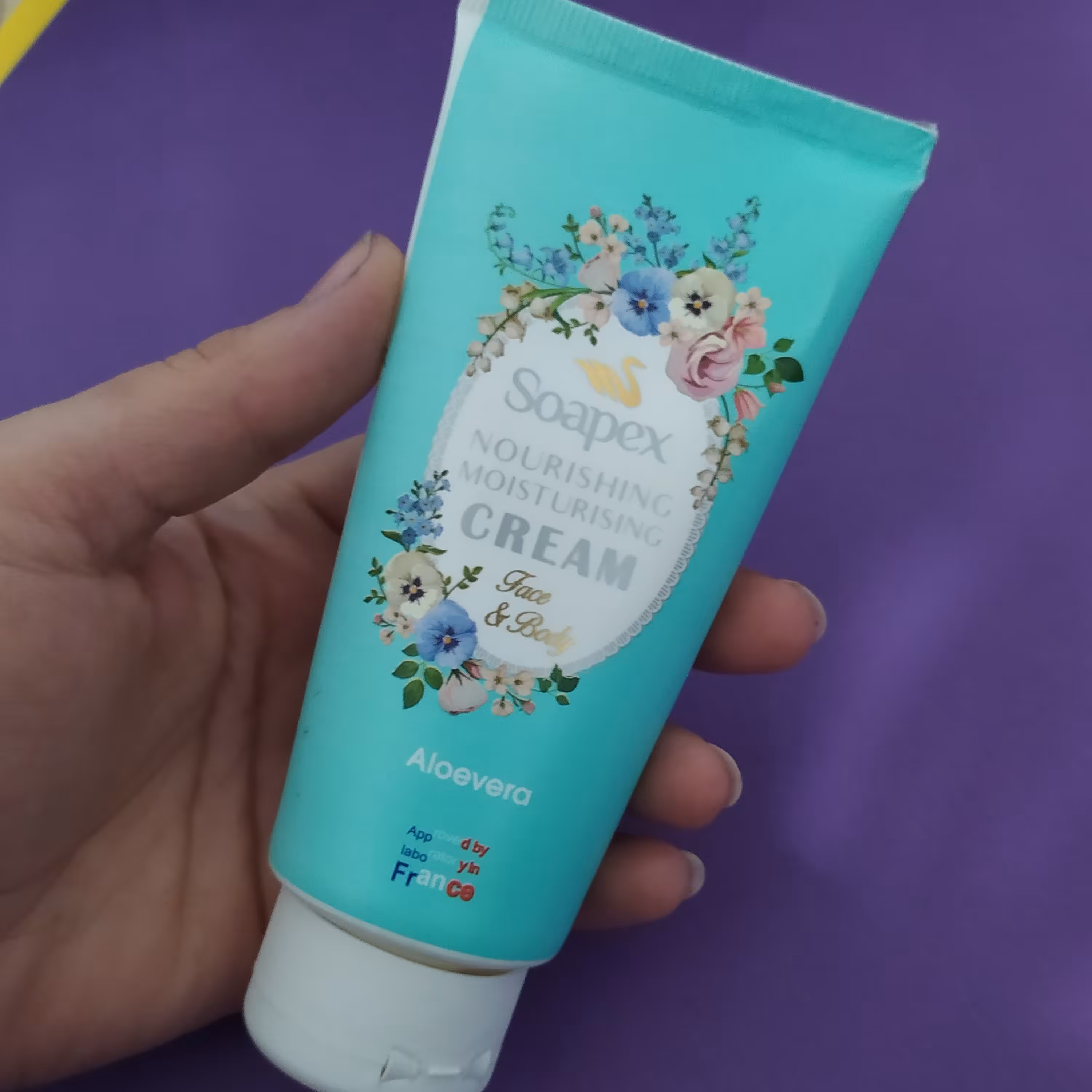 کرم آبرسان سوپکس آلوئه ورا