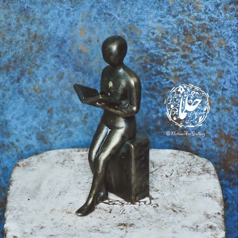 مجسمه ی دکوراتیو طرح کتابخوان پلی استر