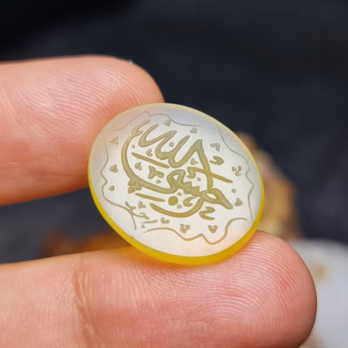 نگین فوق العاده زیبای سنگ عقیق خوش رنگ خراسانی با خط زیبای دست امضای احد
کد 28044