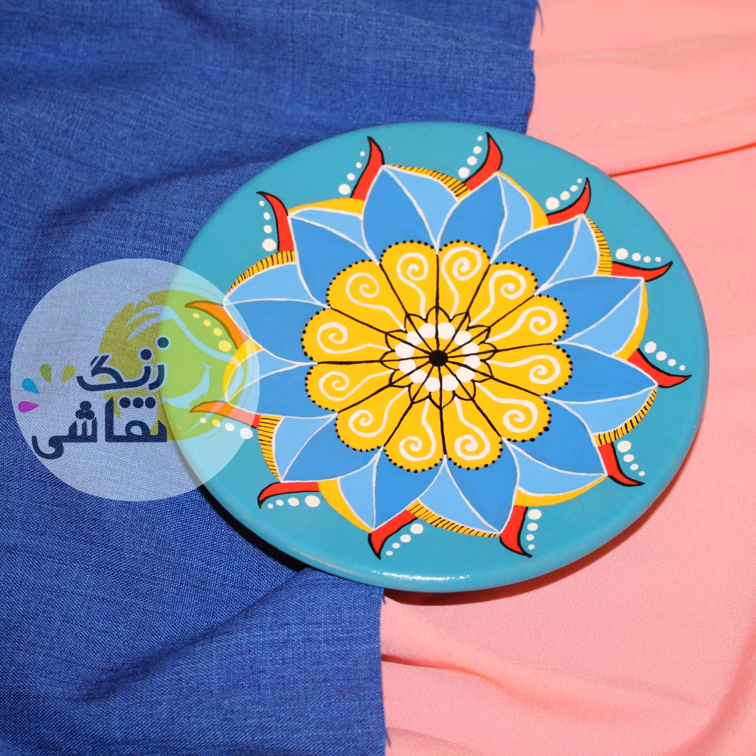 دیوارکوب طرح سنتی تماما کار دست میباشد