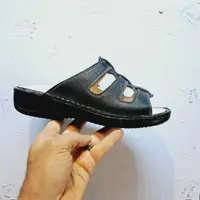 دمپایی طبی زنانه تمام چرم طبیعی گاو بسیار شیک و راحت مناسب استفاده روز مره طرح دار و خوش پا ارسال رایگان 
