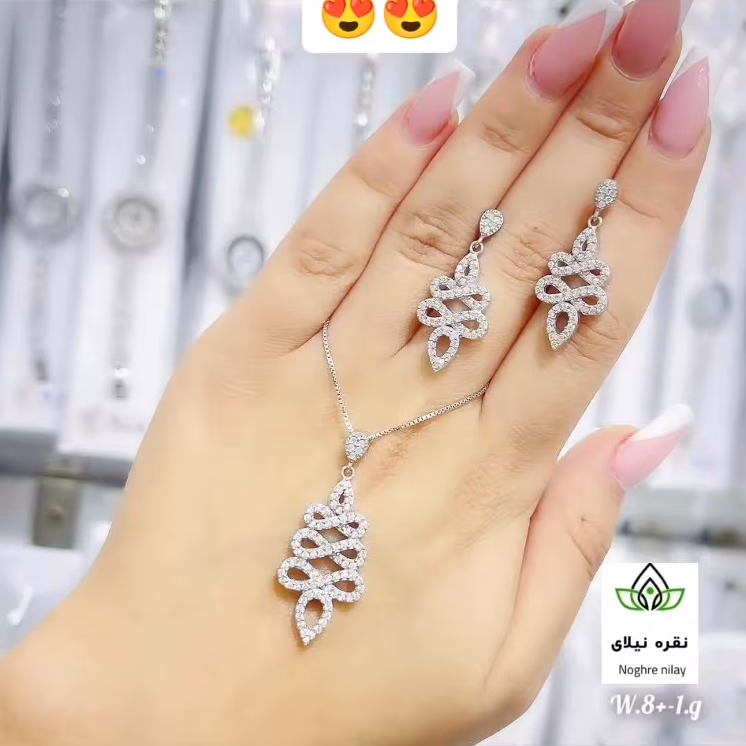 نیم ست نقره  با عیار 925و آبکاری طلا  جدیدترین و شیک ترین و مناسب برای کادو و هدیه دارای فاکتور معتبر و ارسال رایگان 