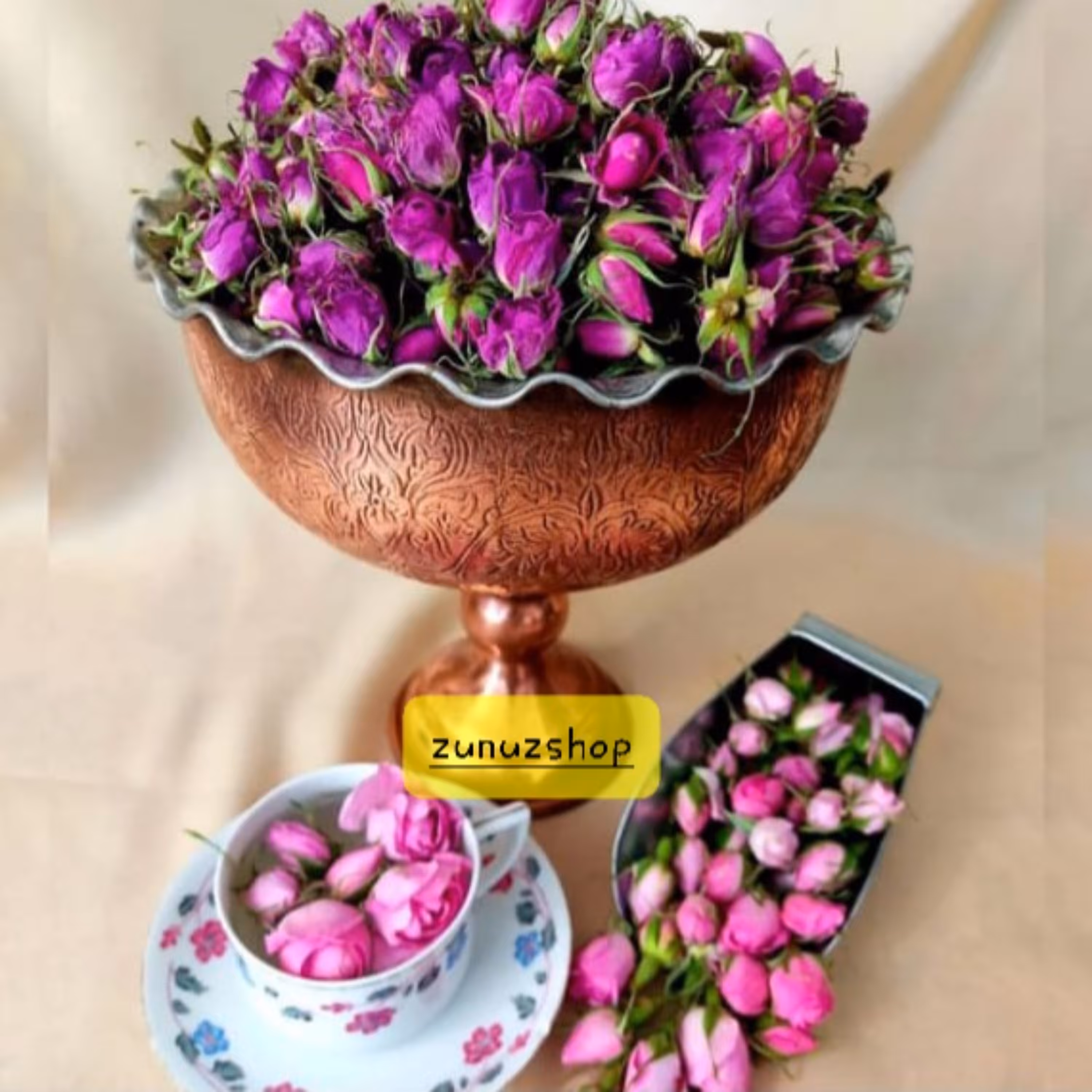 غنچه گل محمدی خوش رنگ و معطر