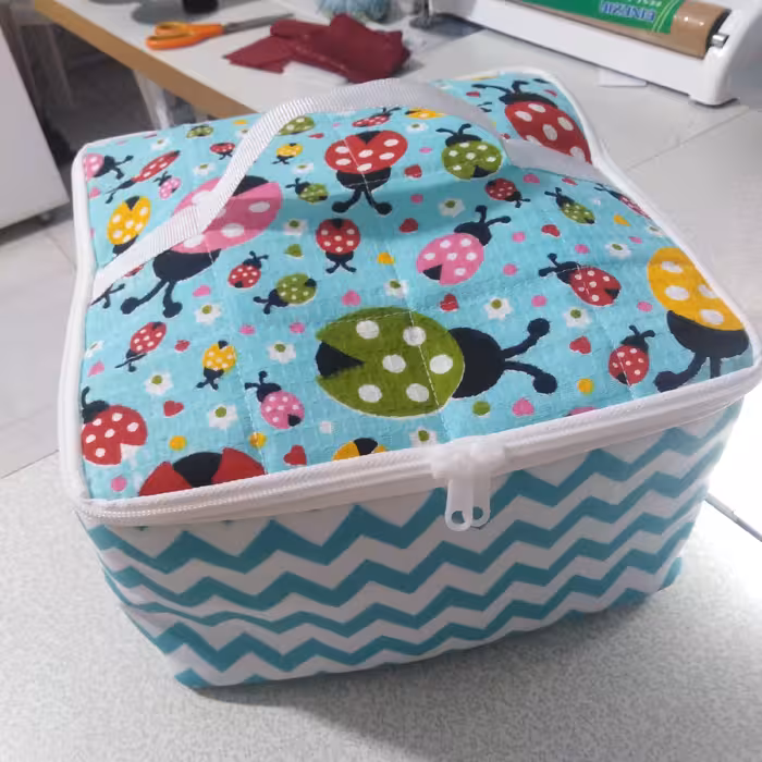 باکس نان نرم. جهت نگهداری نان در یخچال و بیرون از یخچال. کاملا پلاستیک شده جهت جلوگیری از خشک شدن نان