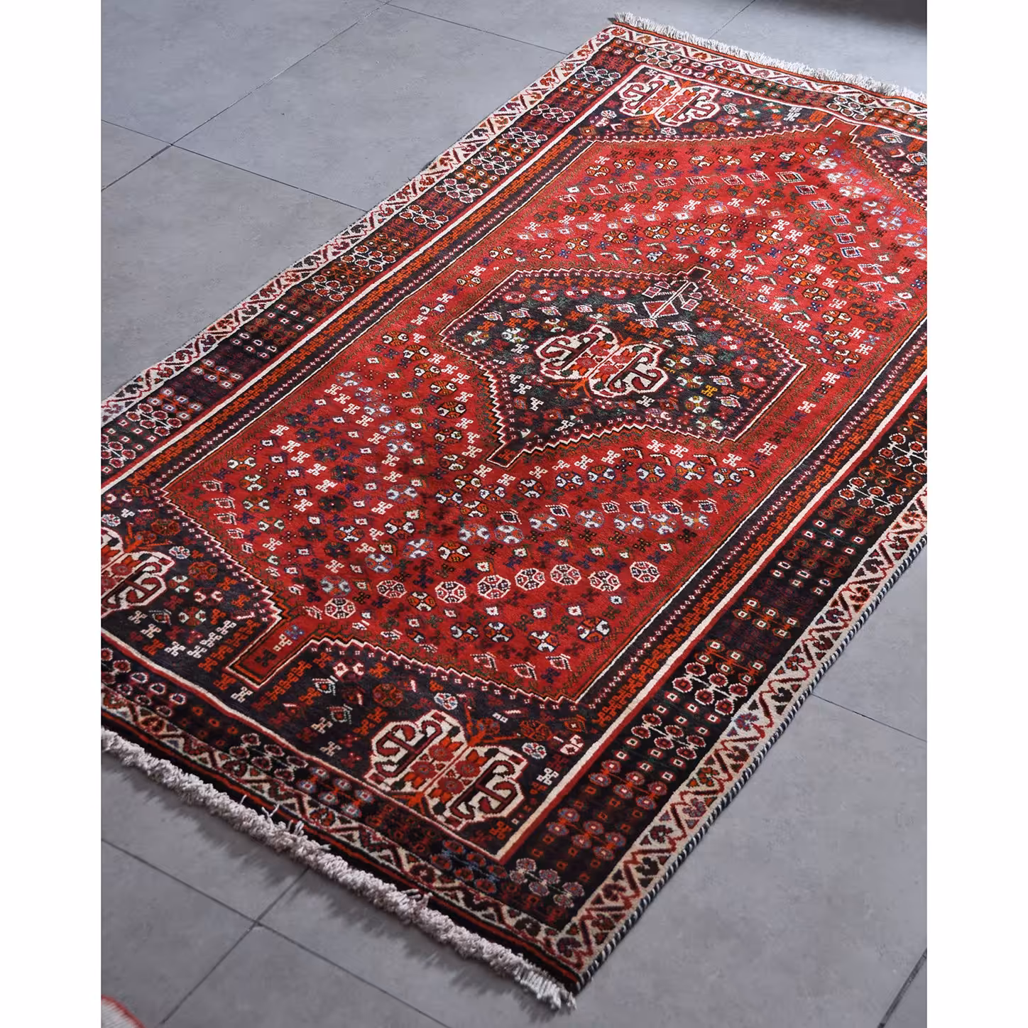 فرش دستبافت چهارمتری امیرخیز مدل ایلیاتی 