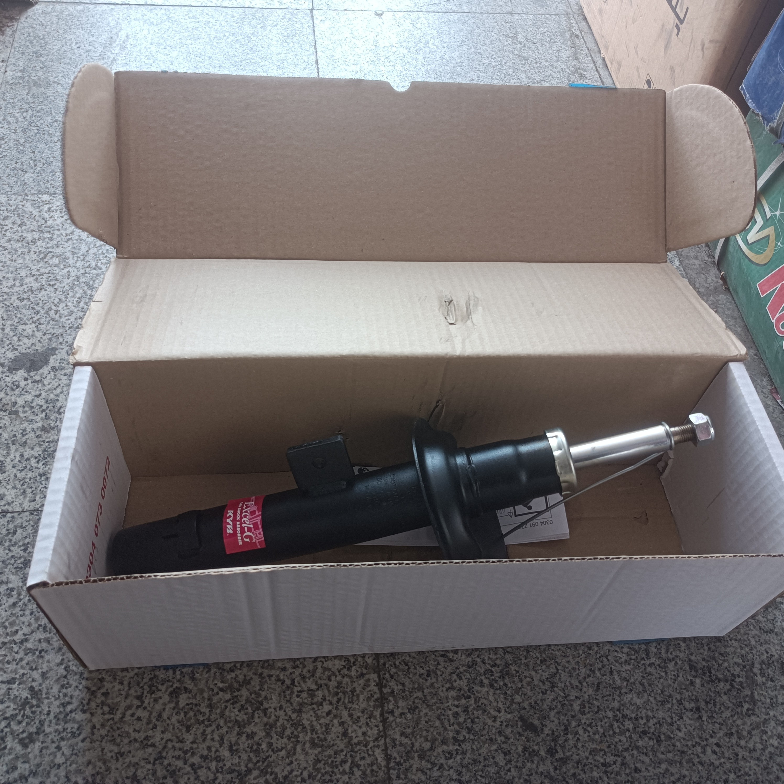 کمک جلو 206و207 گازی روغنی برند کایابا ساخت اسپانیا تحت لیسانس ژاپن کیفیت بی نظیر بسته ی دوعددی دارای بارکد ایساکو