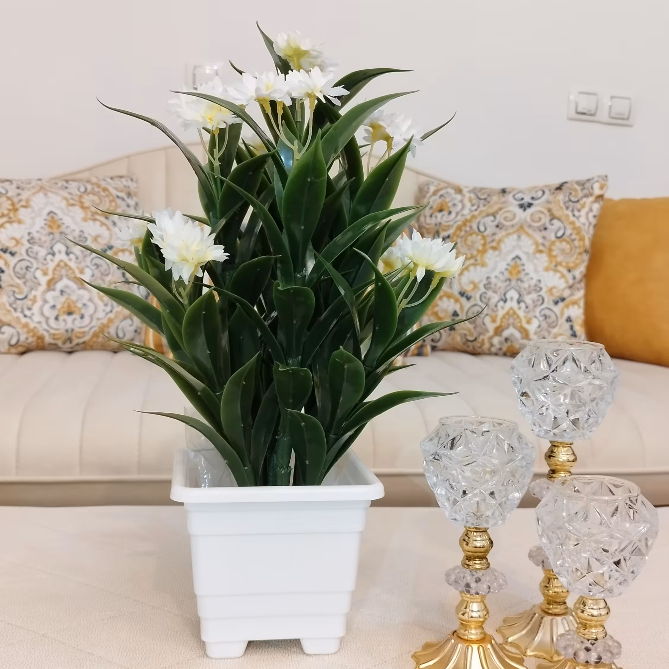 گل مصنوعی مینا سفید پارچه ای  مصنوعی 27 گل با گلدان سفید 45 سانت (فروشگاه کاج )
