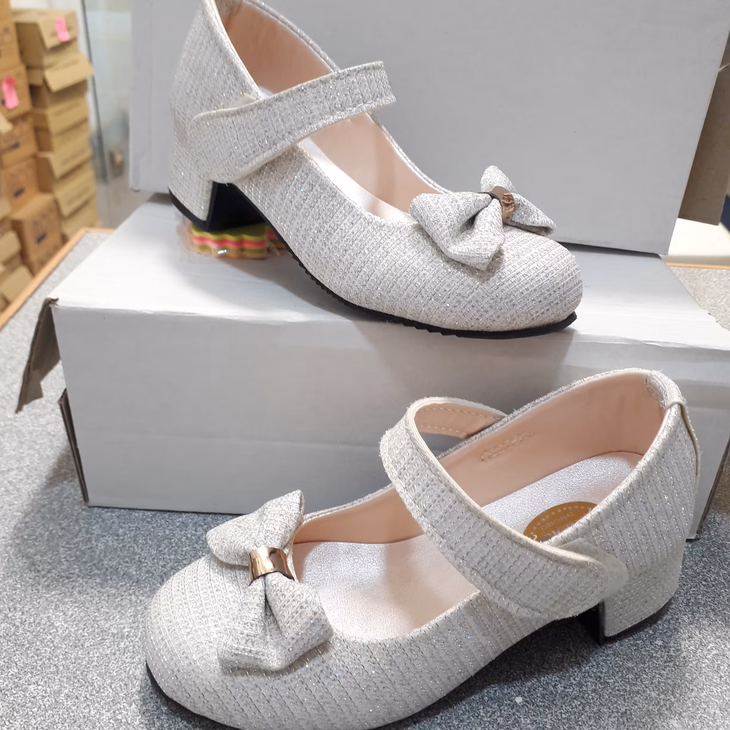 کفش مجلسی دخترانه پاشنه دار  سه سانتی ساخت تبریز رویه زربافت