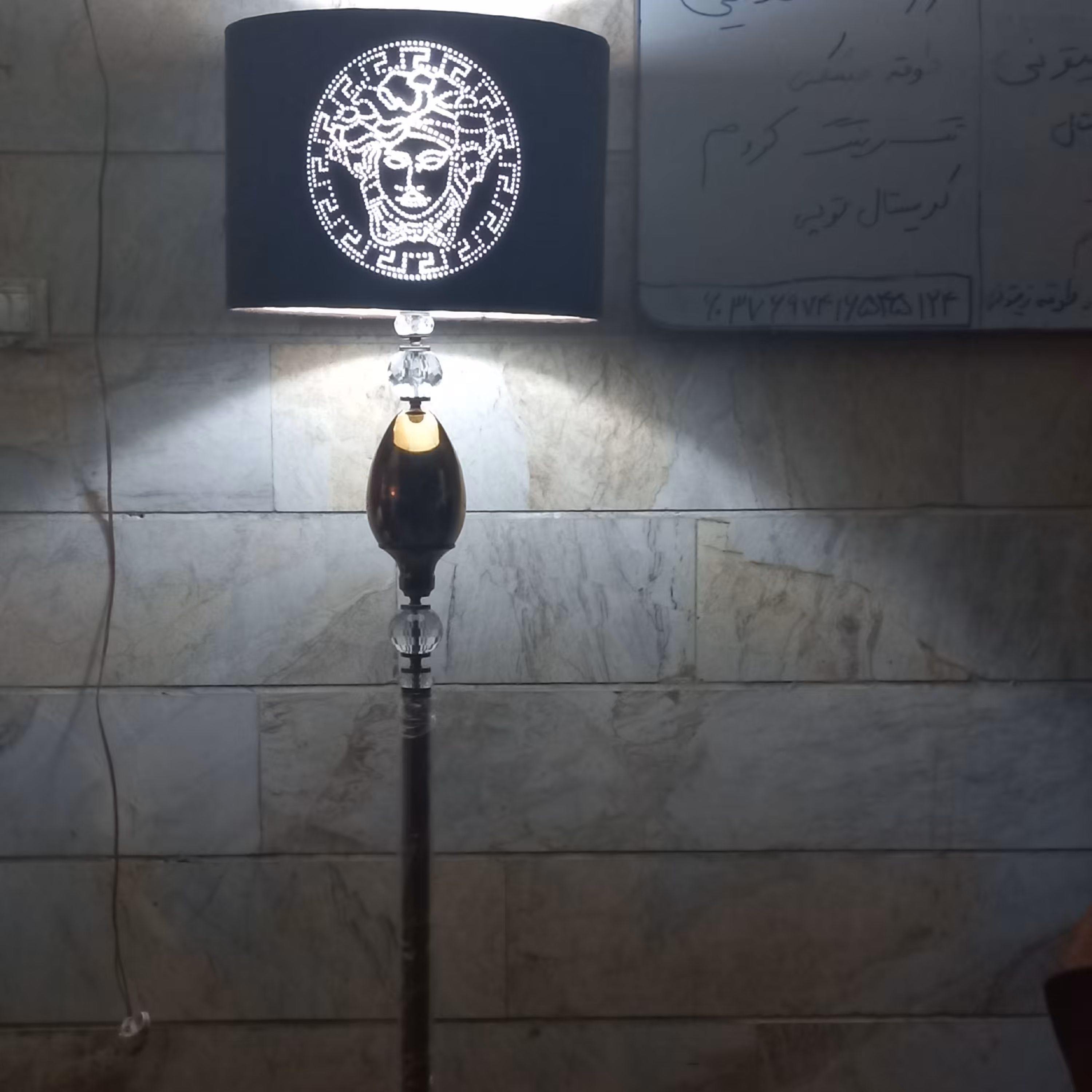 آباژور کنار سالنی مدل ورساچه محصول لوسکلاسیک آیلین ((پس کرایه)) 