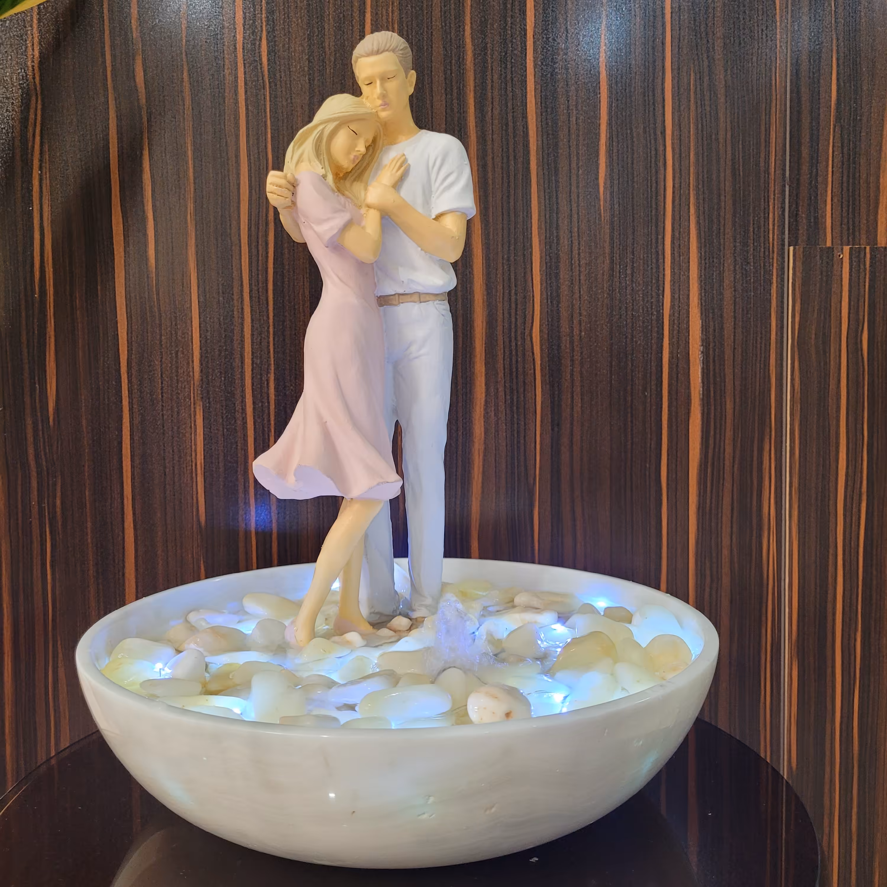 آبنما رومیزی خانگی سنگ مرمریت با مجسمه زوج عاشق