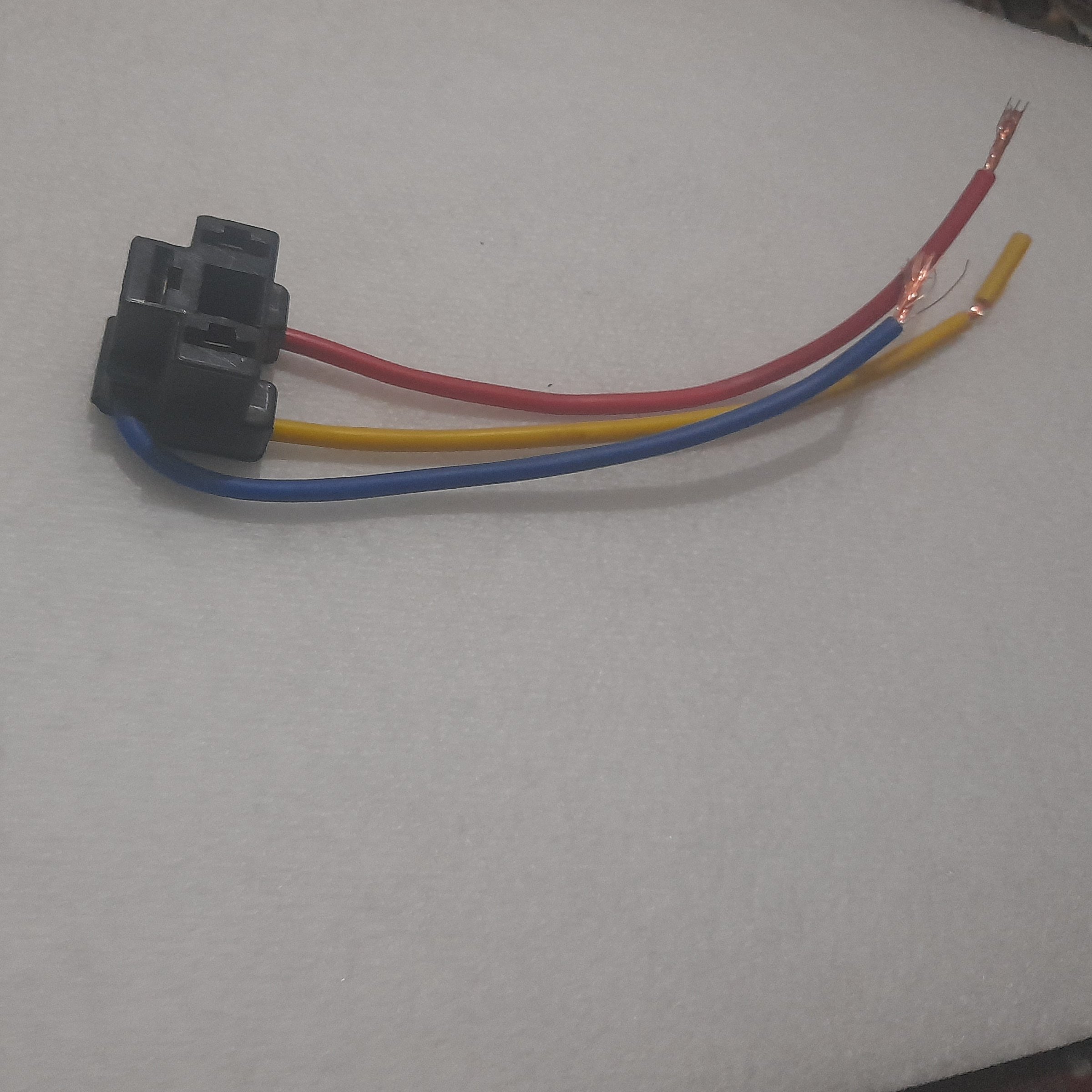 سوکت چراغ جلو سه خار